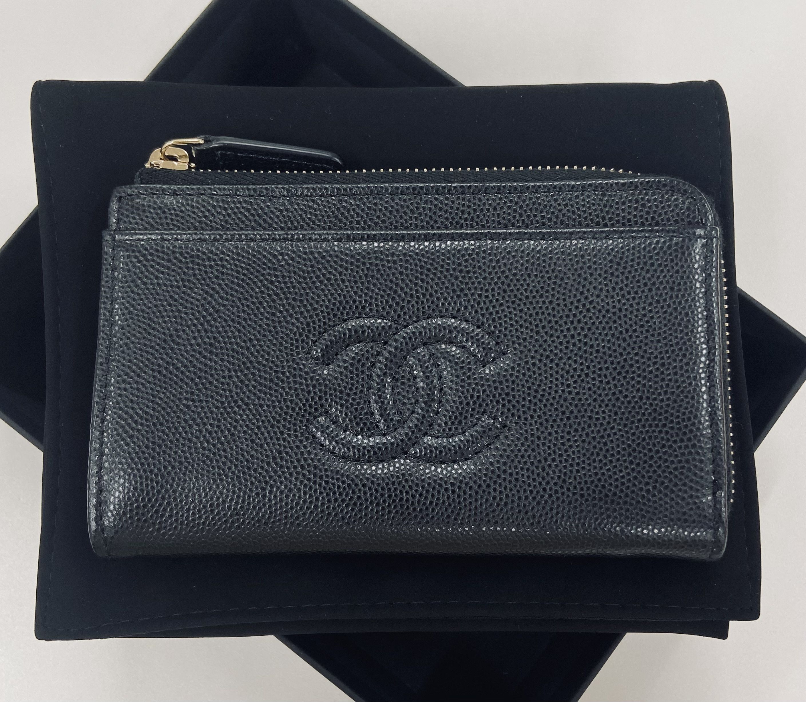 国内即発 CHANEL シャネル AP4661 フラグメントケース ブラック