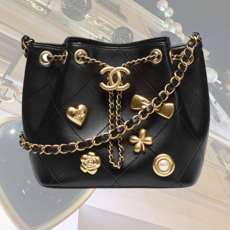 ☆ブローチがついているよう☆【CHANEL】ドローストリングバッグ