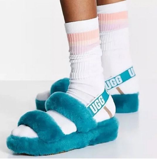 UGG(アグ) もこもこファー ロゴテープ ストラップ サンダル (UGG