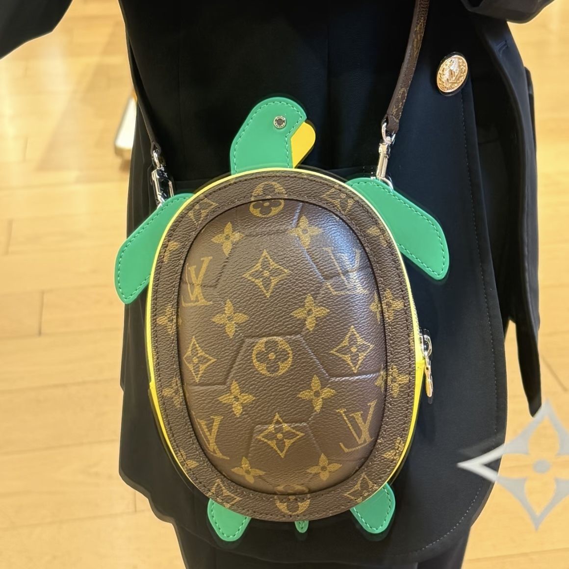 ルイヴィトン】LV タートル・ウェアラブル ウォレット かめ (Louis