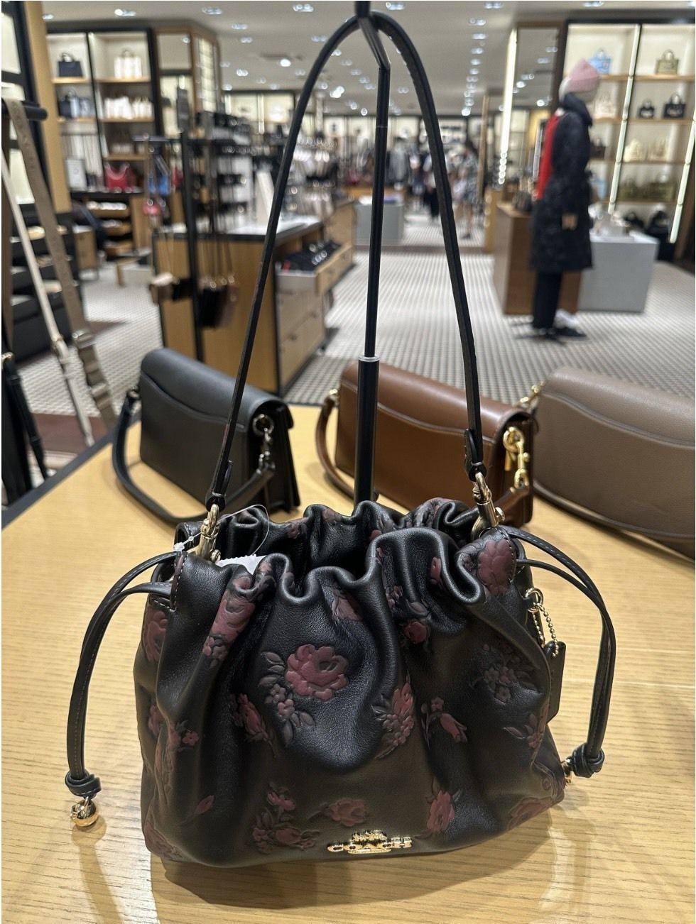 COACH フェイ ドローストリング バッグ フローラル ☆国内即発 (Coach
