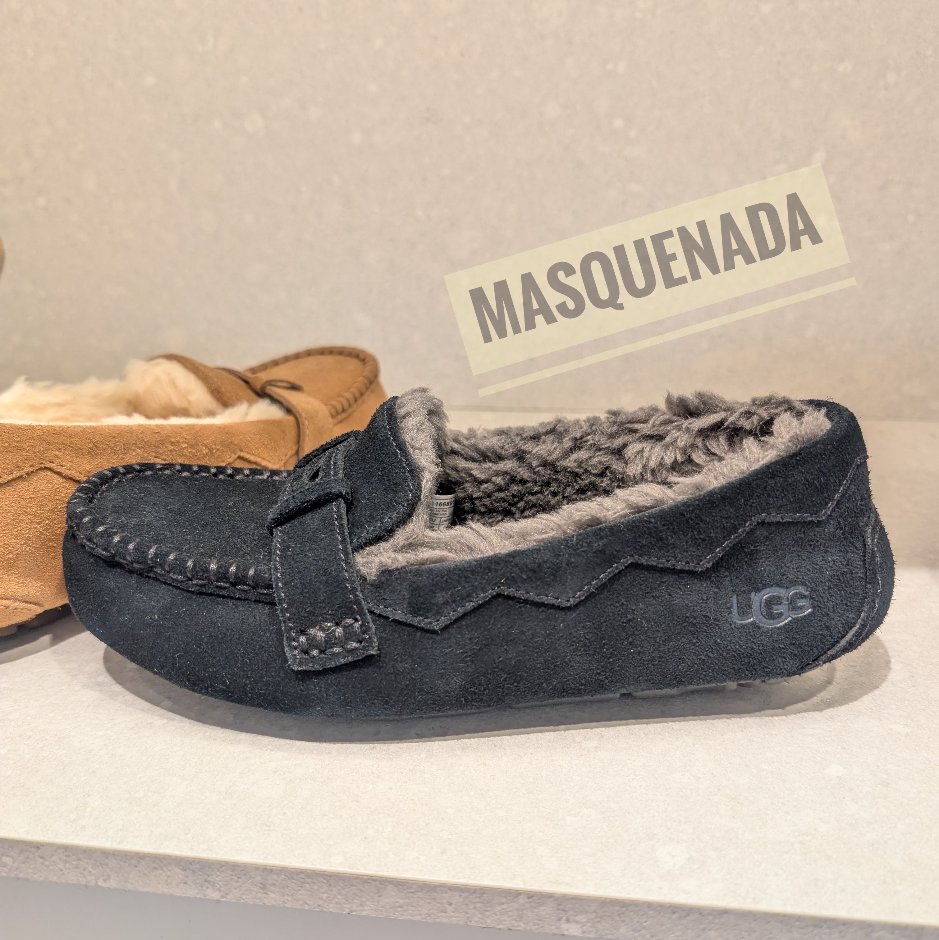 人気！国内発送☆UGG Willow Moc ムートンシューズ (UGG/ローファー