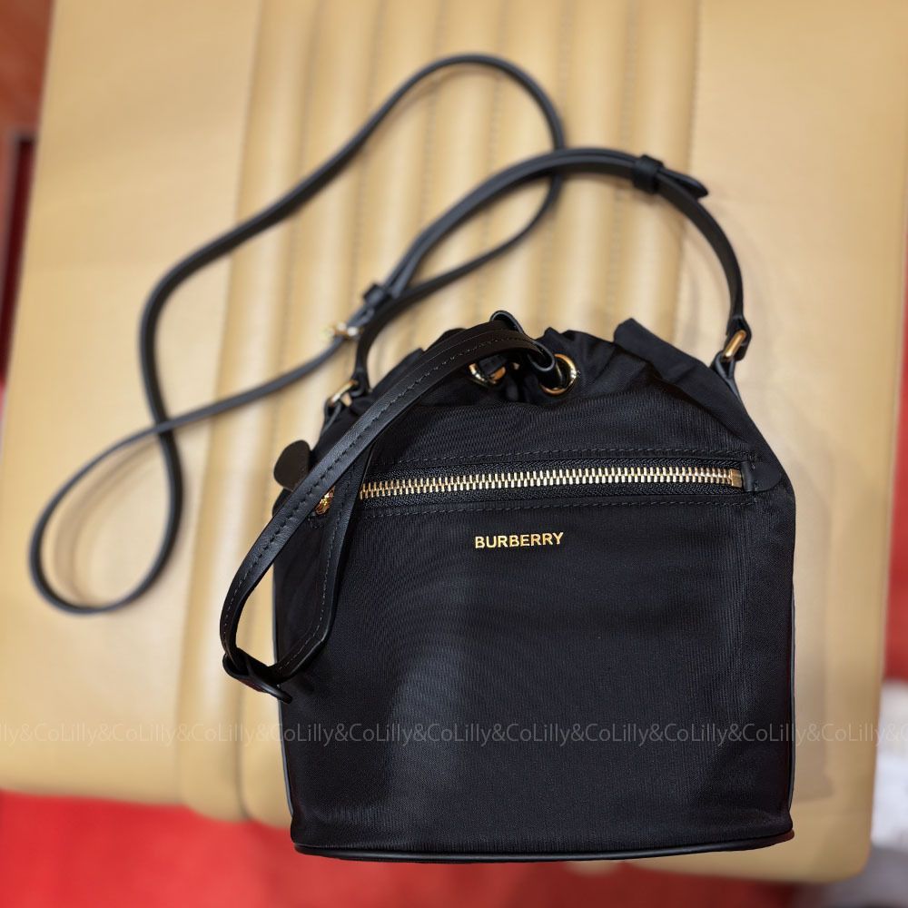 Burberry☆巾着ポーチ (Burberry/ショルダーバッグ・ポシェット