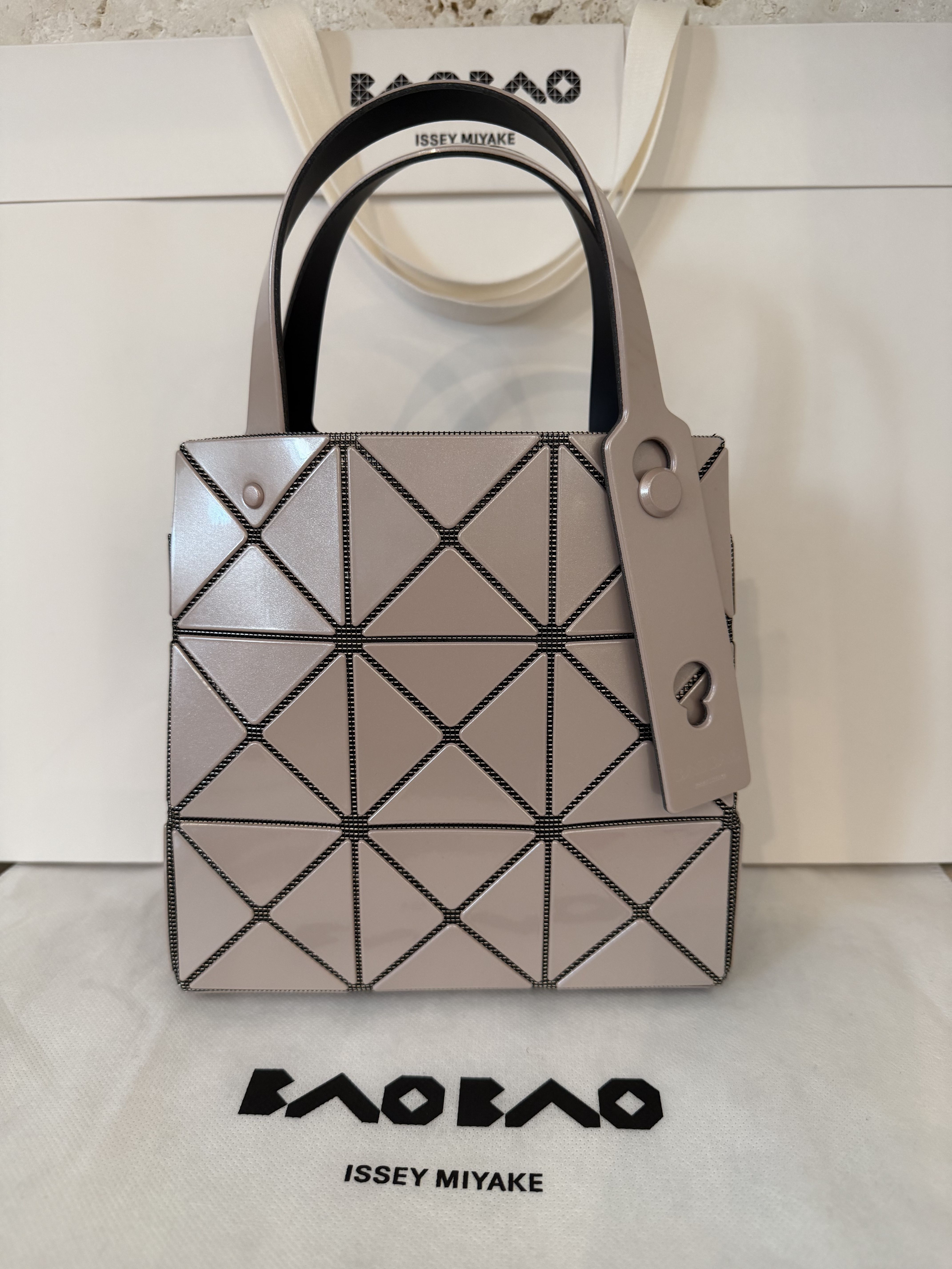 BAO BAO ISSEY MIYAKE】CARAT ホワイトベージュ ミニ バッグ (BAOBAO