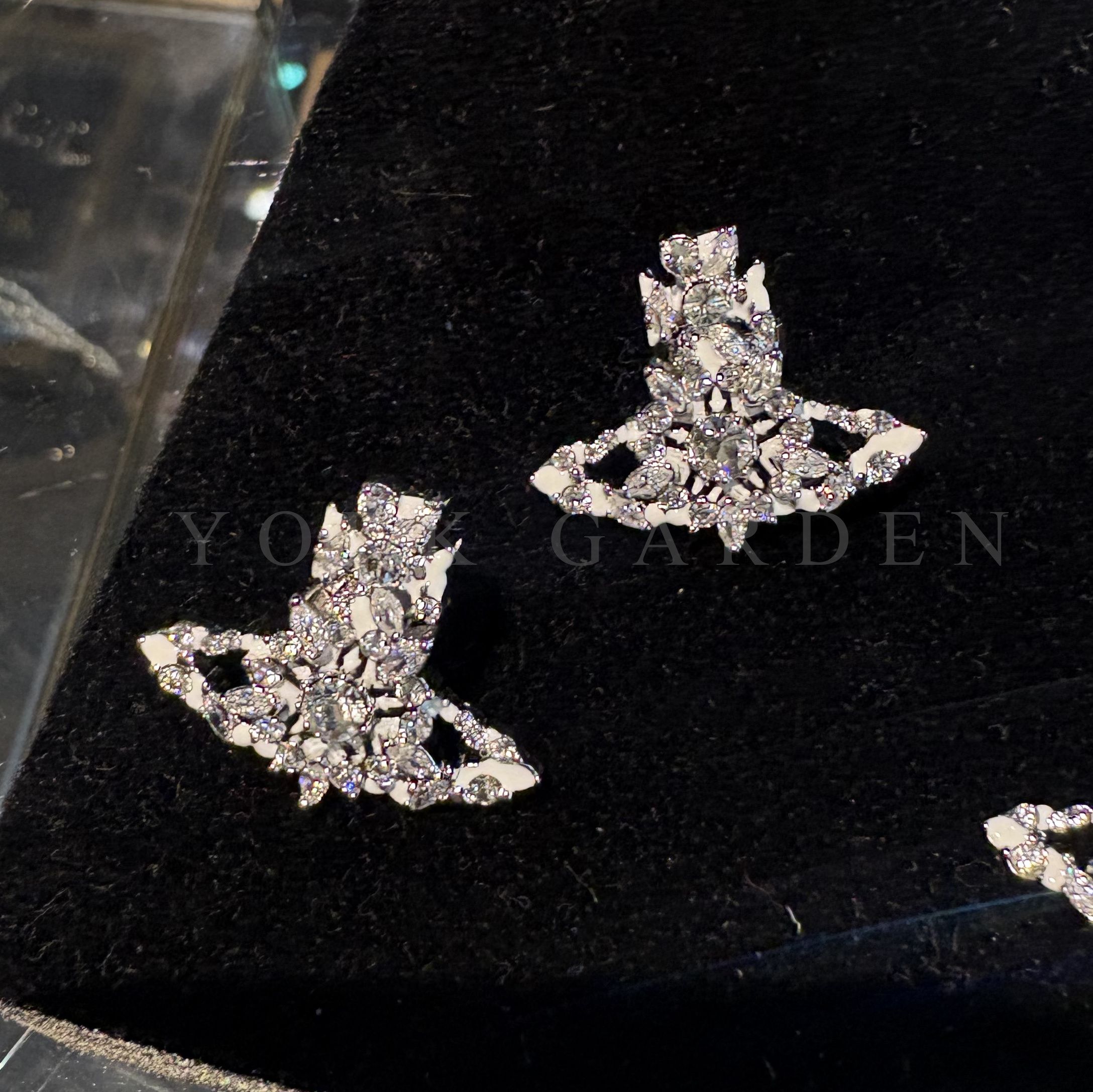 Vivienne Westwood スノーフレーク クリスタル ロゴ ピアス (Vivienne