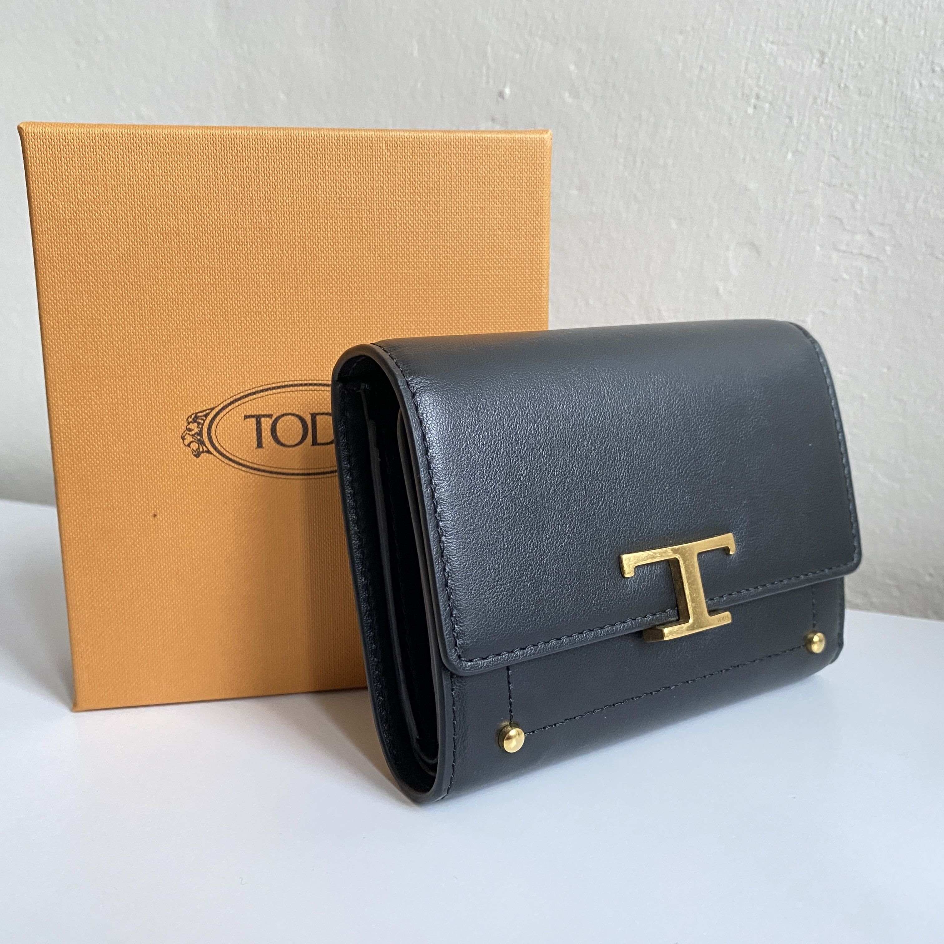 TOD'S ☆ T タイムレス レザー ウォレット ミディアム (TOD'S