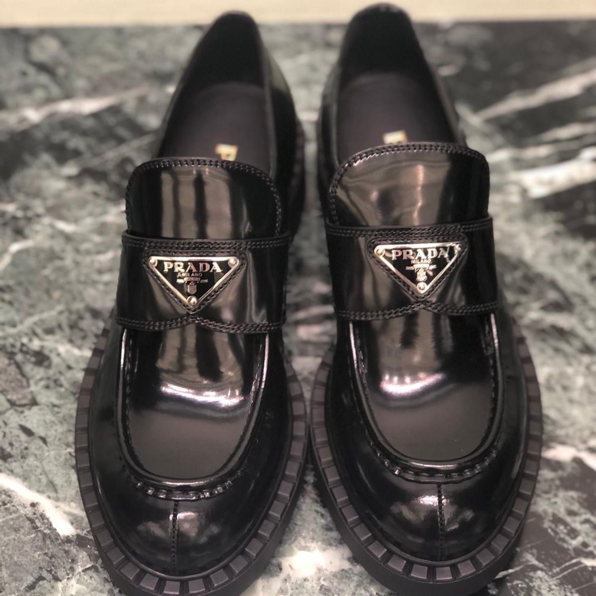 新作】PRADA◇ブラッシュド レザー モカシン Nero (PRADA/ローファー