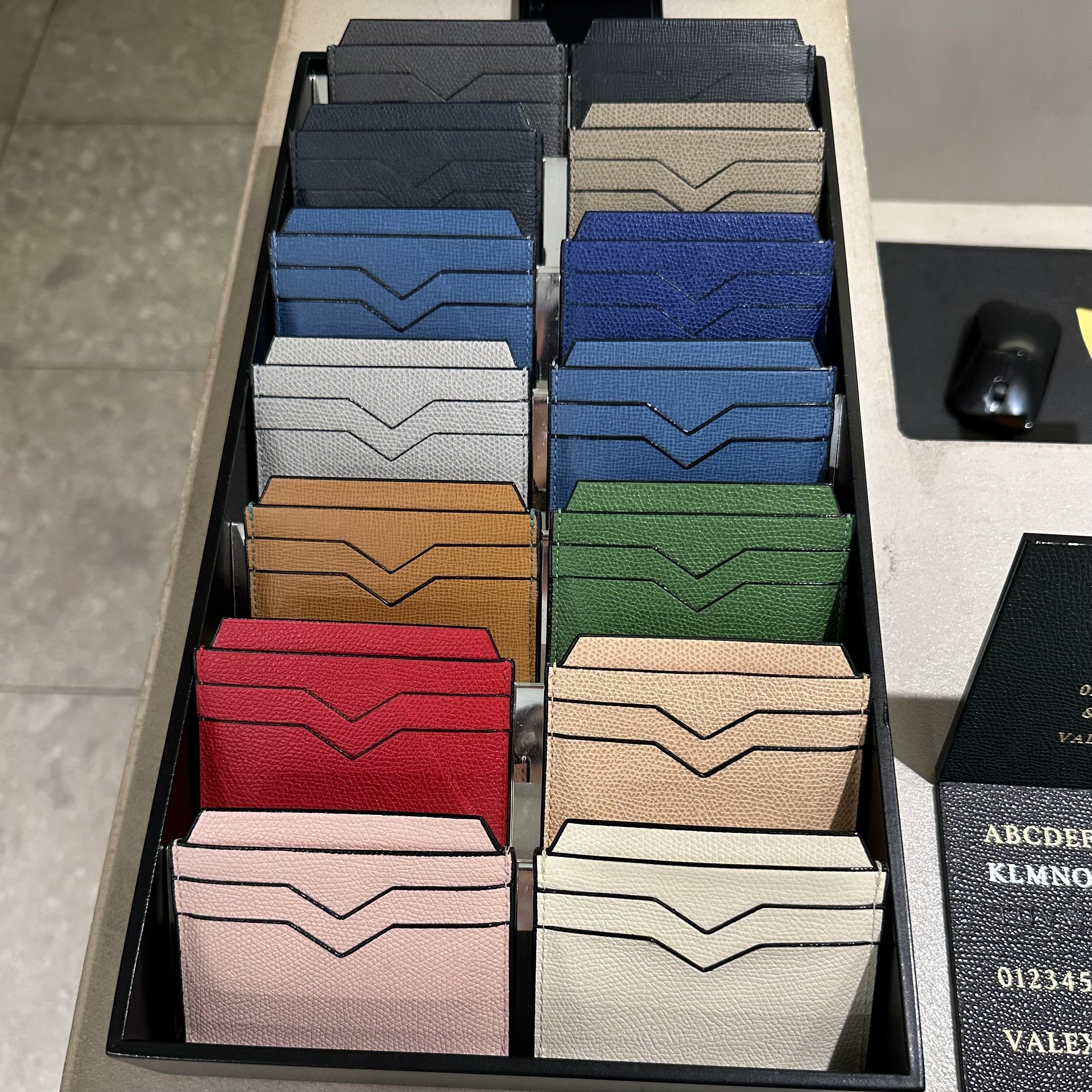 Valextra クレジットカードホルダー 6カード カーフスキン 人気