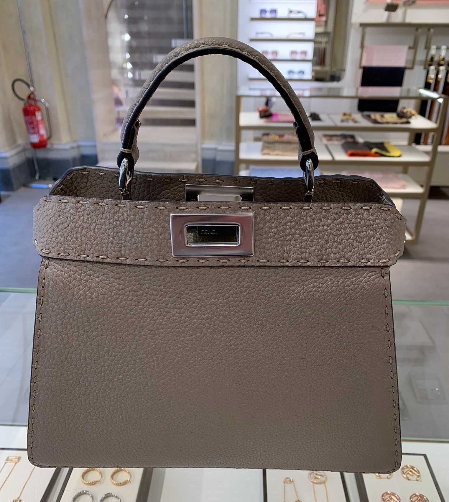 FENDI】ピーカブー アイシーユー スモール セレリアバッグ (FENDI