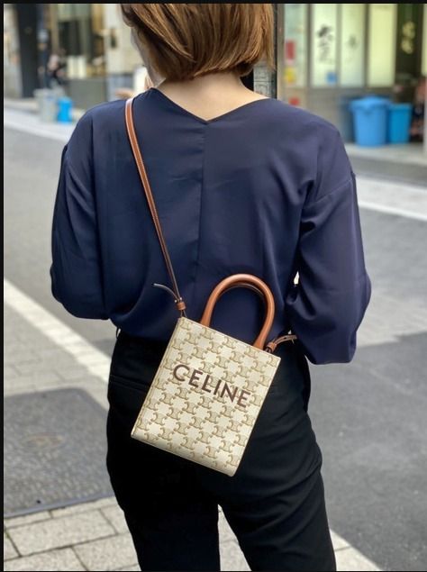 直営店買付【CELINE】ミニ バーティカル トリオンフ カバ (CELINE