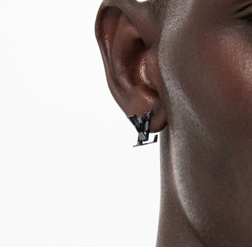 左右で違うデザインがお洒落】Louis Vuitton ピアス (Louis Vuitton