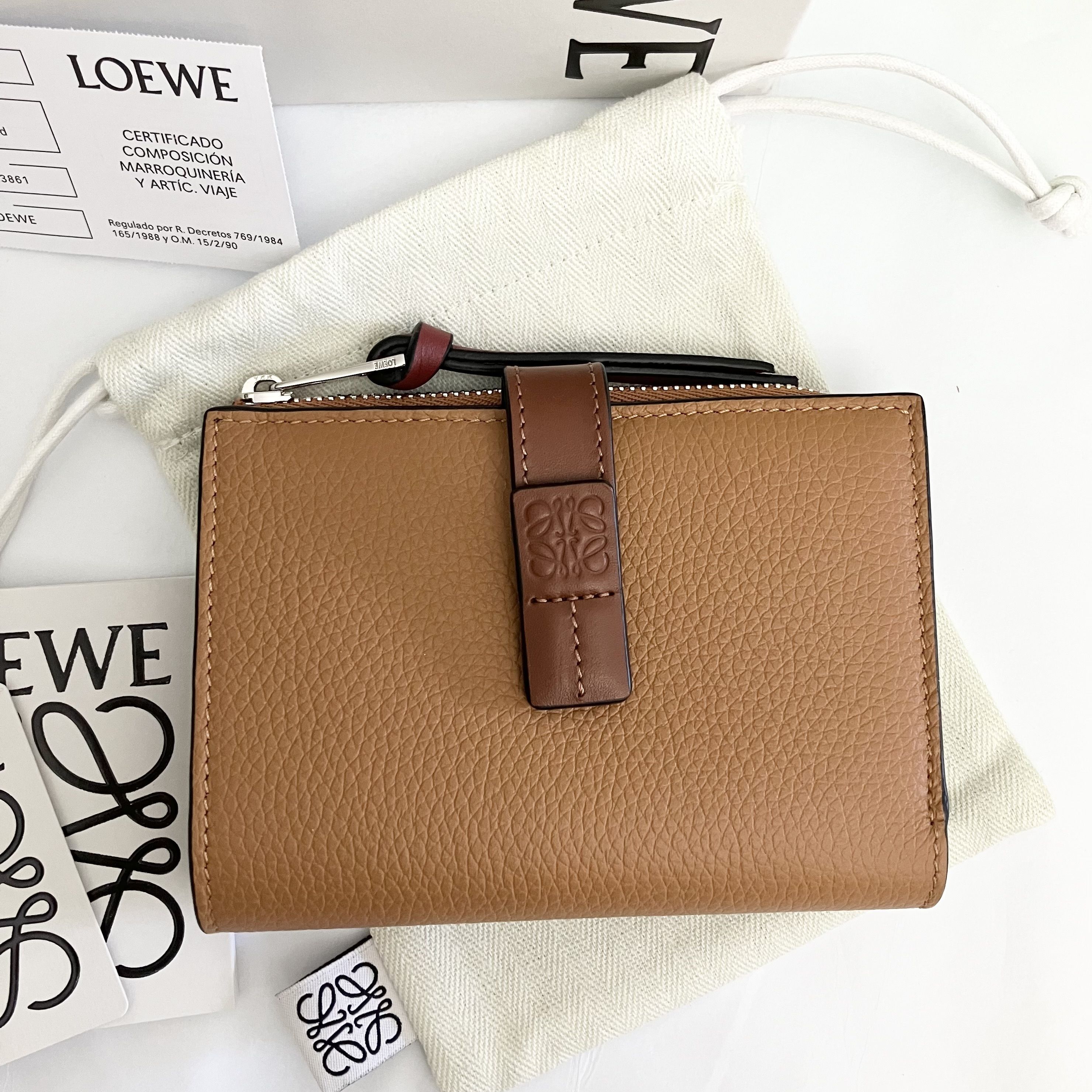 LOEWE】新作スリムジップ二つ折り財布 Slim Zip Bifold Wallet (LOEWE