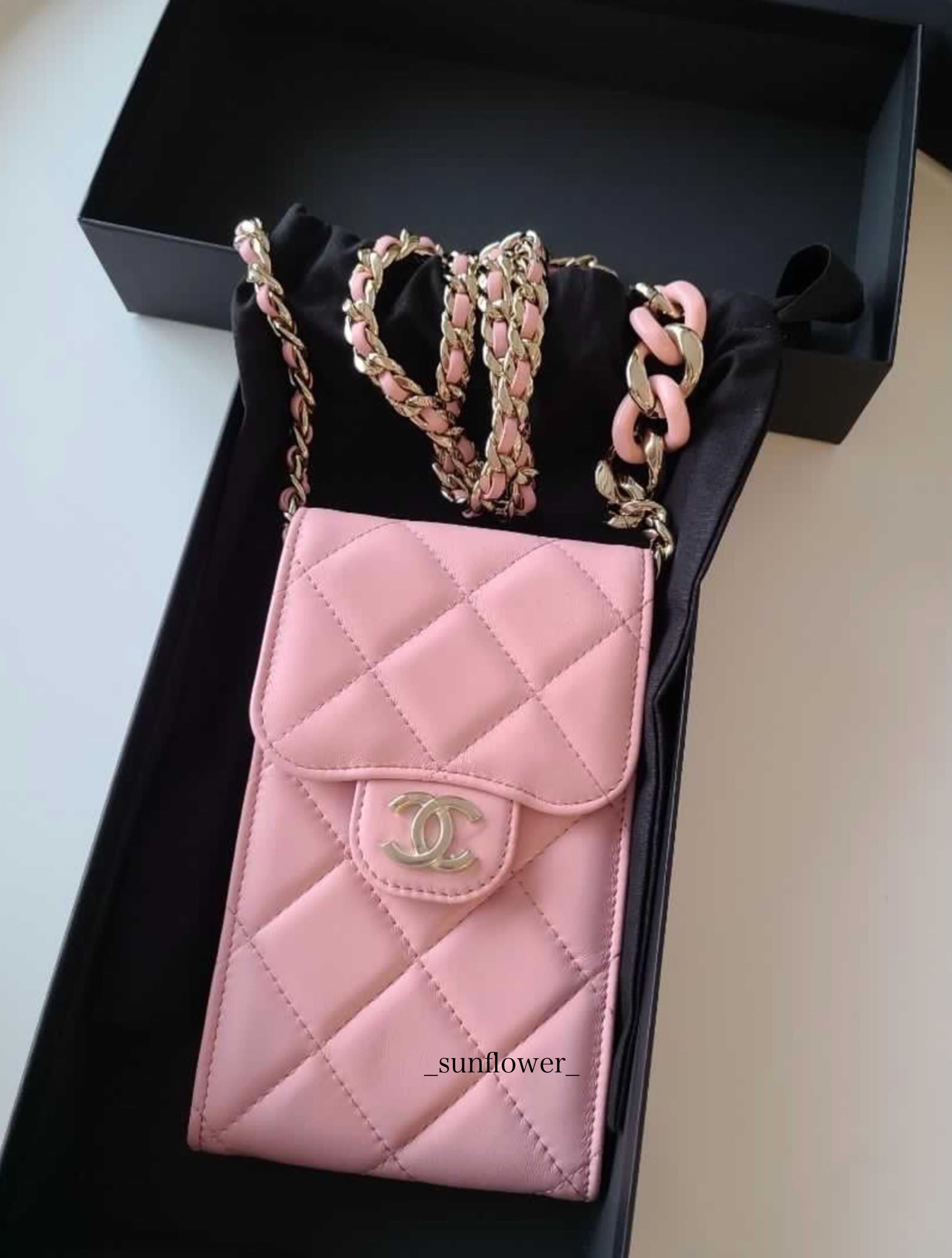シャネル ☆入手困難☆ チェーン付きフォンケース ピンク (CHANEL