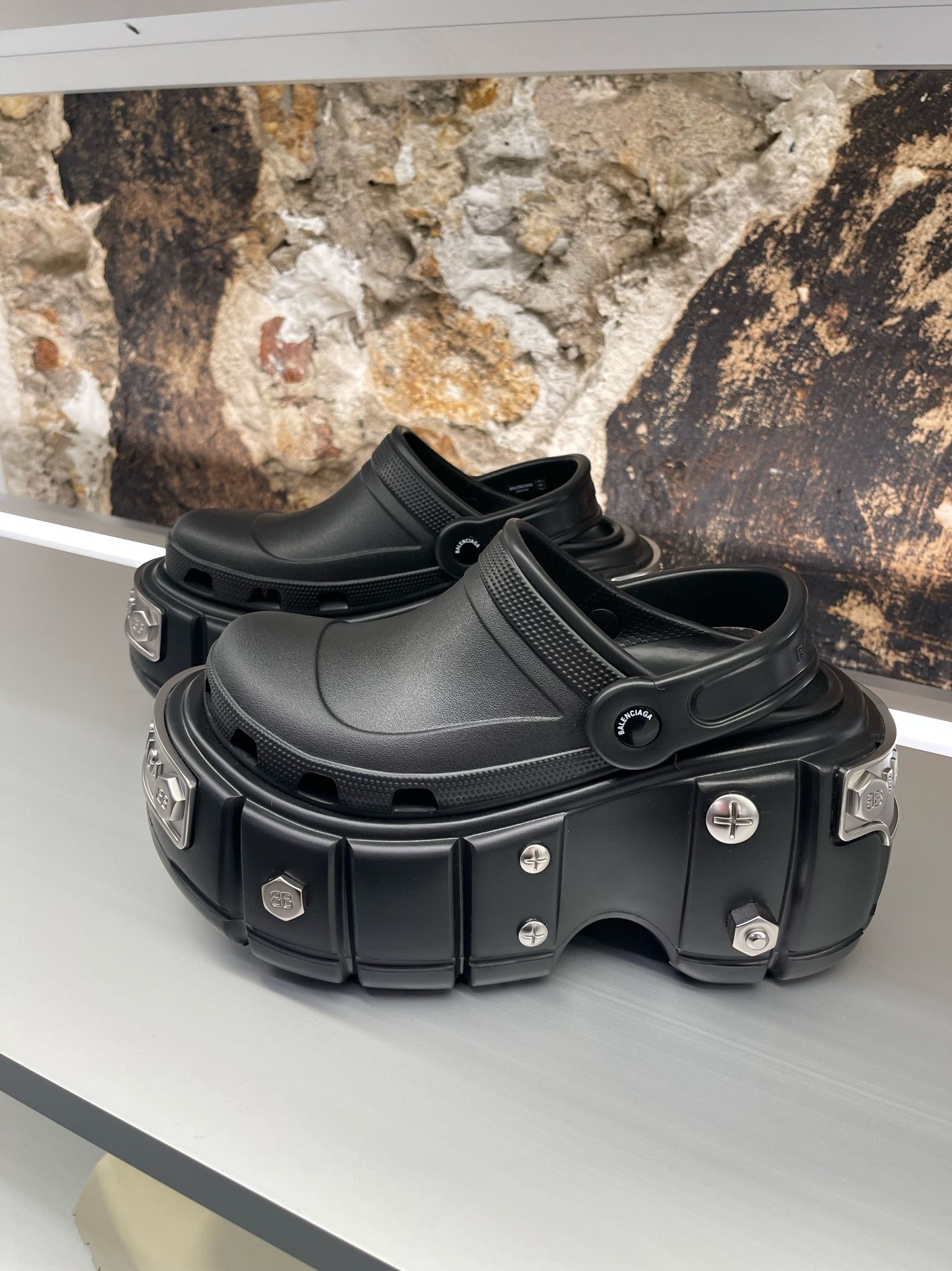 BALENCIAGA】HARDCROCS ハード クロックス ロゴ サンダル (BALENCIAGA