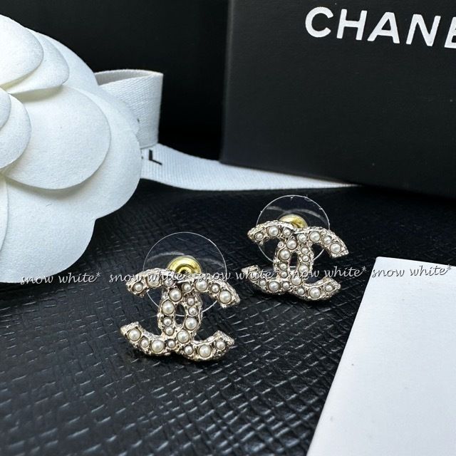明日着 限定 キラキラ♪ストーンxパール CCマークピアス CHANEL