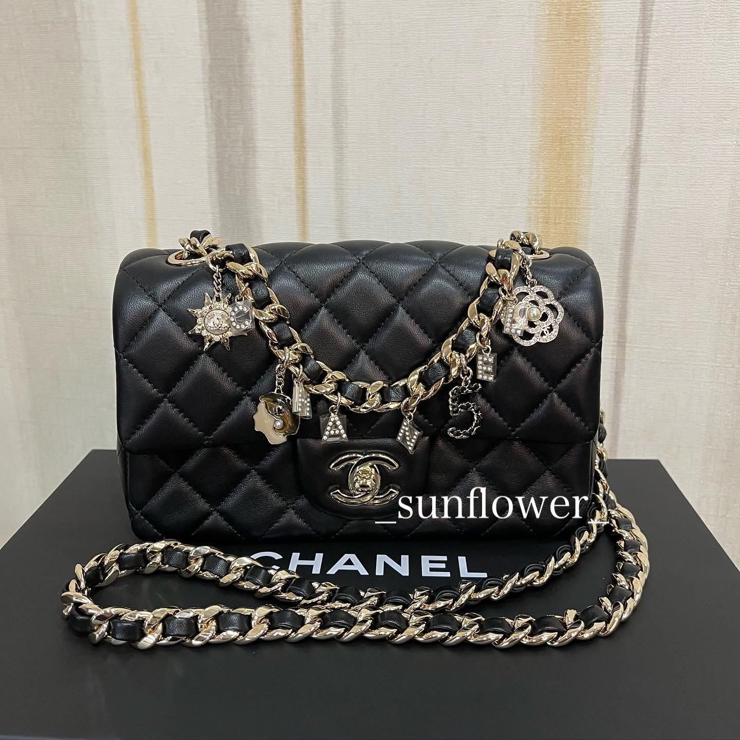 シャネル 限定チャーム付きミニフラップバッグ 20cm ブラック (CHANEL