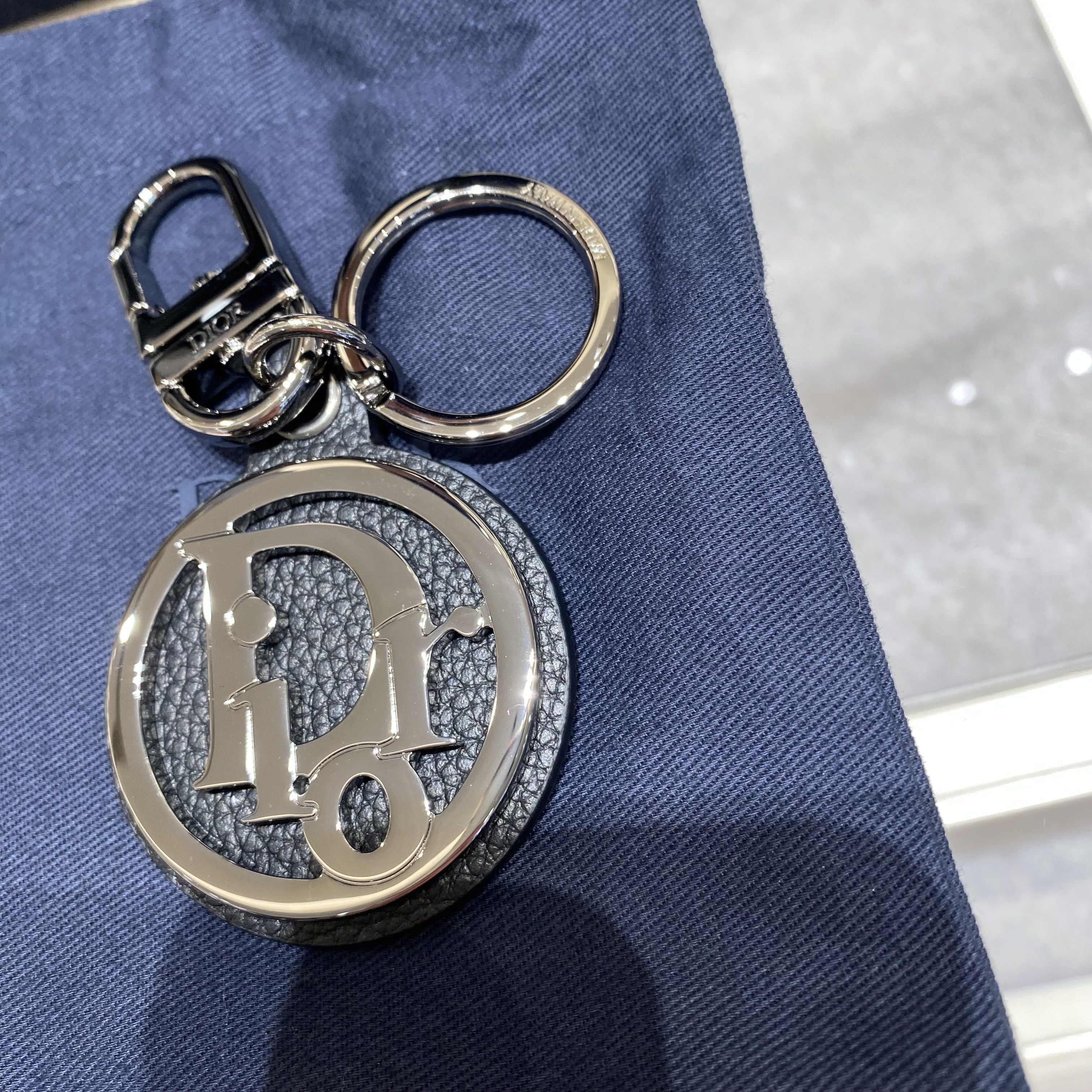 すぐ届く】 DIOR ディオール D-TOUCH キーホルダー キーリング (Dior