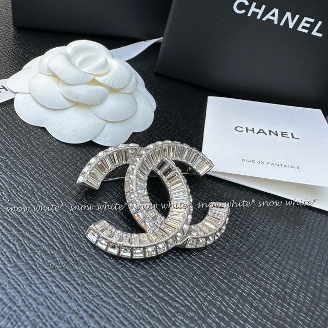 明日着 キラキラストーン♪ 大きめCCマーク ブローチ CHANEL (CHANEL