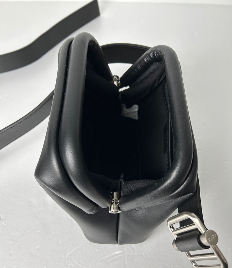 ☆OSOI☆MINI BROT BAG 人気 韓国発 ショルダーバッグ (OSOI