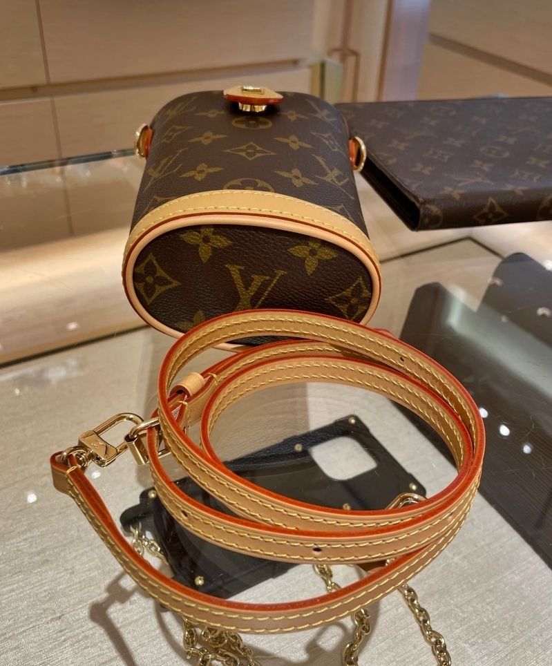 ルイヴィトン☆フォールド・ミー ポーチ スマホ☆関税込み (Louis