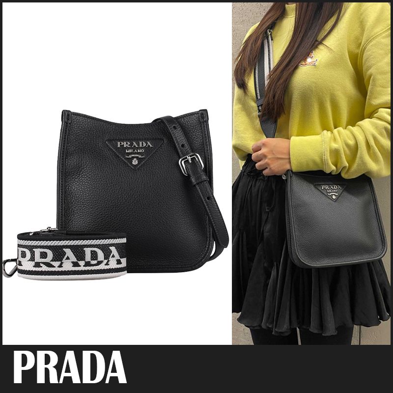 送料関税込☆PRADA レザー メタルロゴ ショルダーバッグ☆超人気