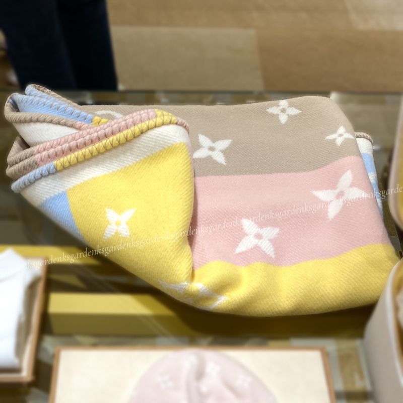 出産祝に♪LV☆プレッド・ティセ ブランケット☆すぐ届く！ (Louis