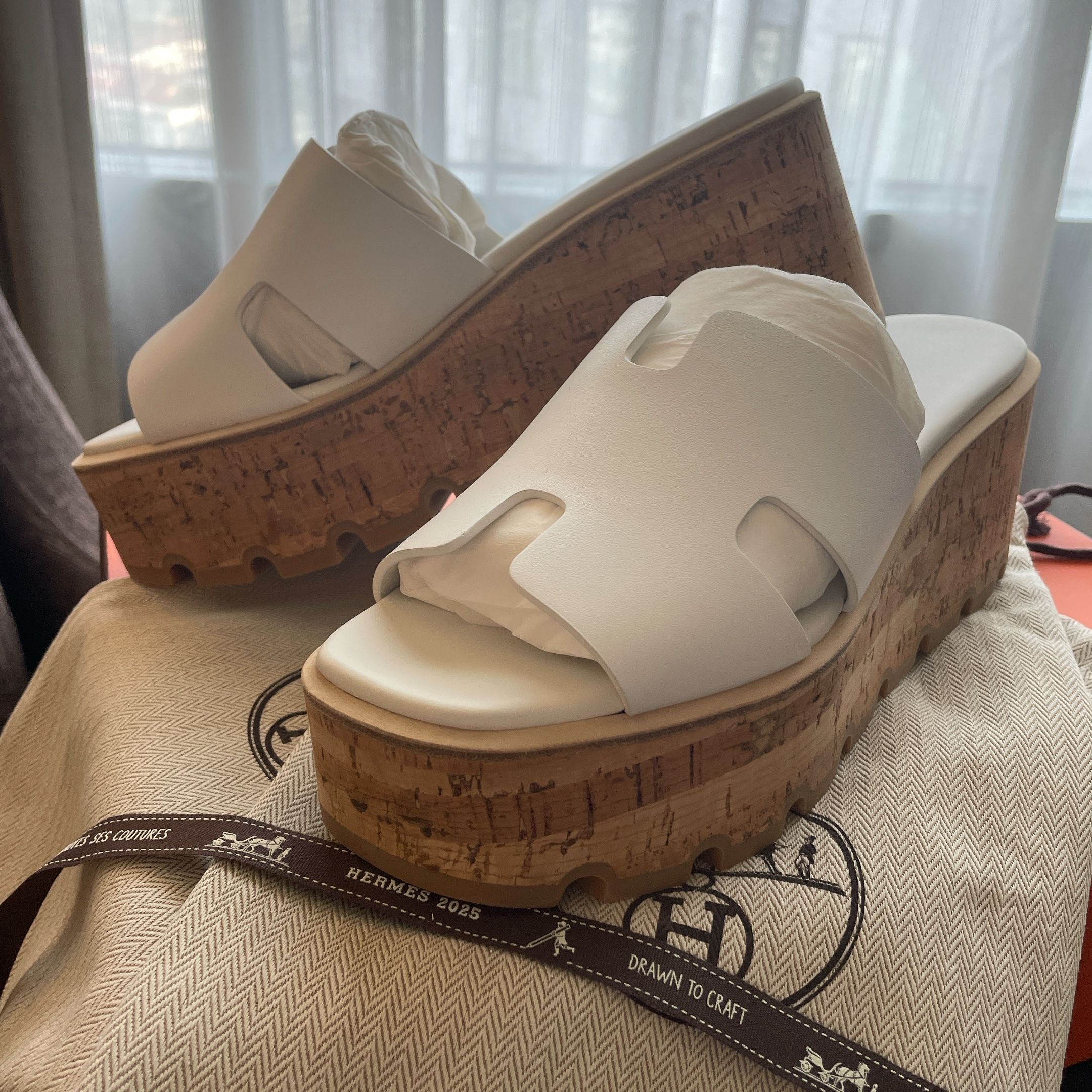 エルメス サンダル エズ 30 コルクの超軽量プラットフォーム (HERMES