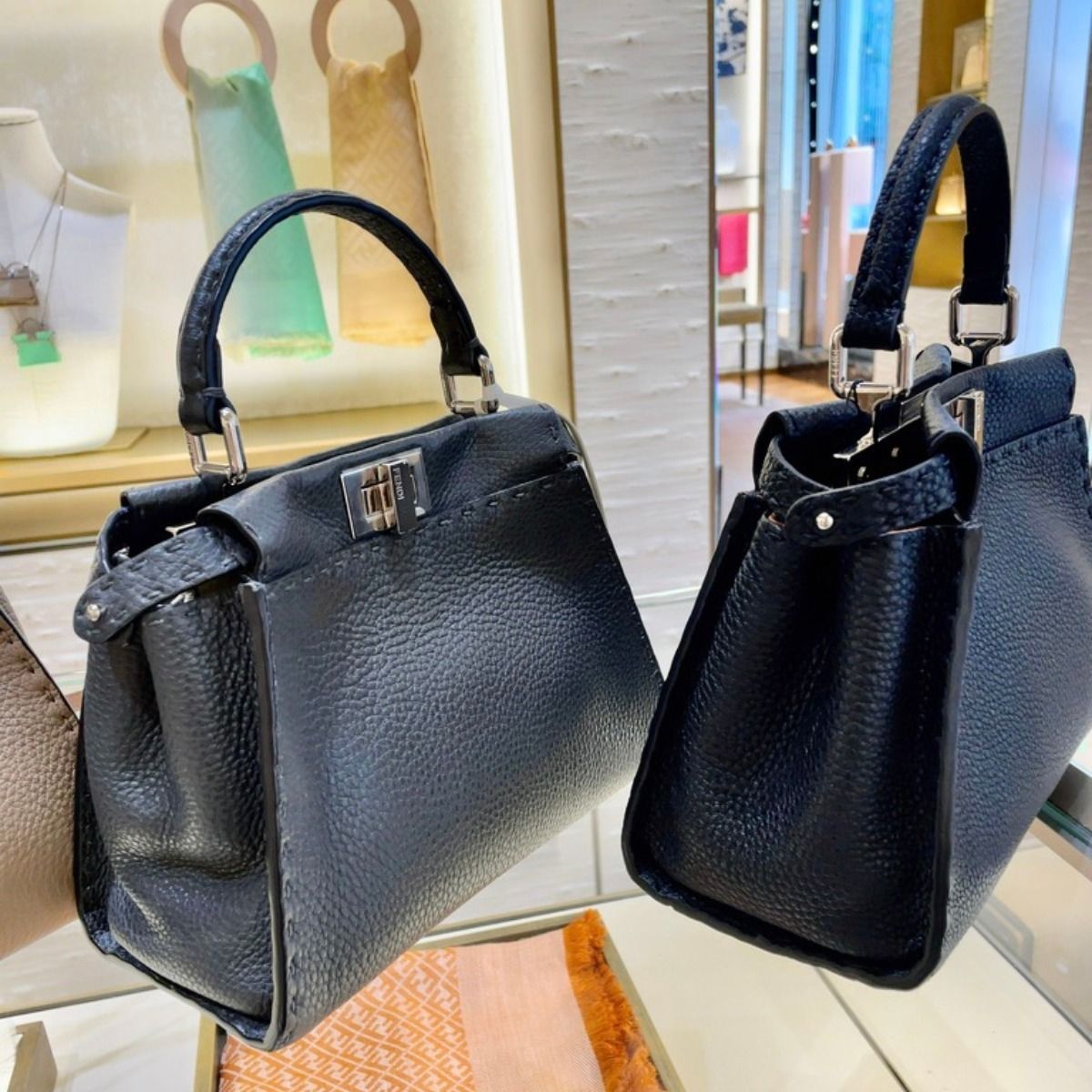 FENDI】フェンディ ピーカブー スモール セレリア バッグ (FENDI