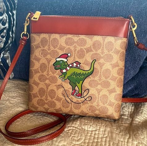 訳あり即発Coach Kittレキシー恐竜＆ロゴ柄クロスボディバッグ (Coach