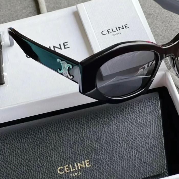 ☆Celine☆TRIOMPHEロゴ入りおしゃれサングラス セレブ愛用 (CELINE