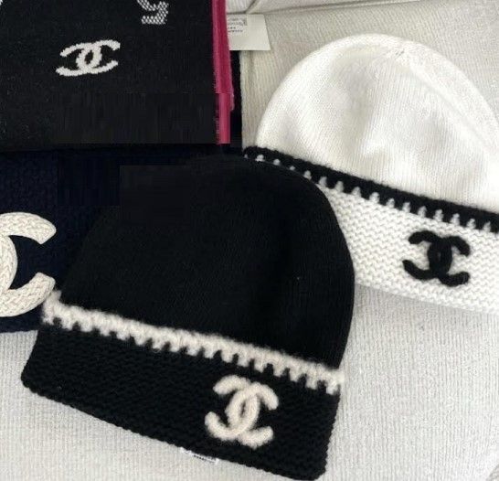 これだけでお洒落度UP】CHANEL☆ニット帽☆CCロゴ付き (CHANEL/ニット
