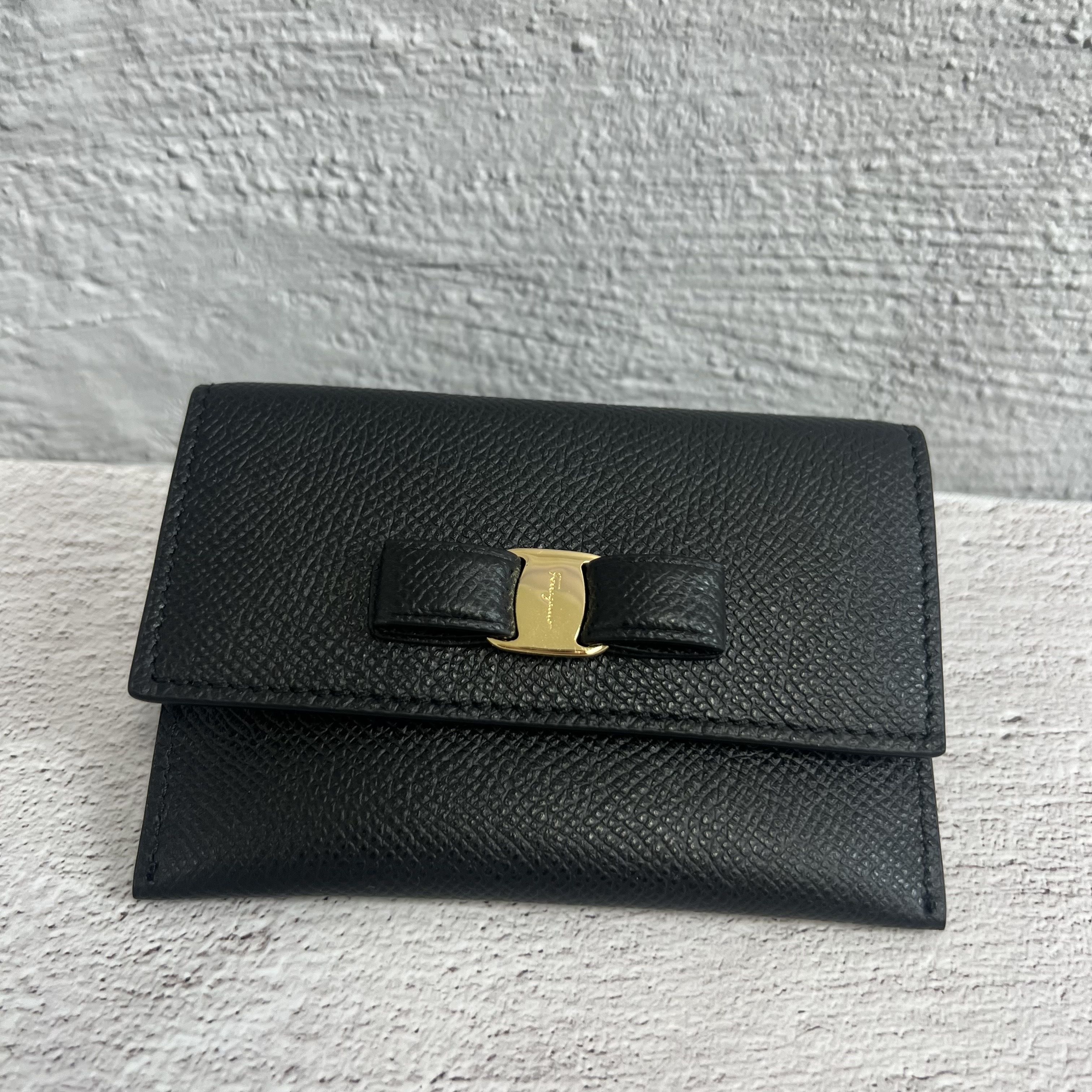 ☆関税込☆Ferragamo☆フェラガモ ガンチーニ VARA カードケース