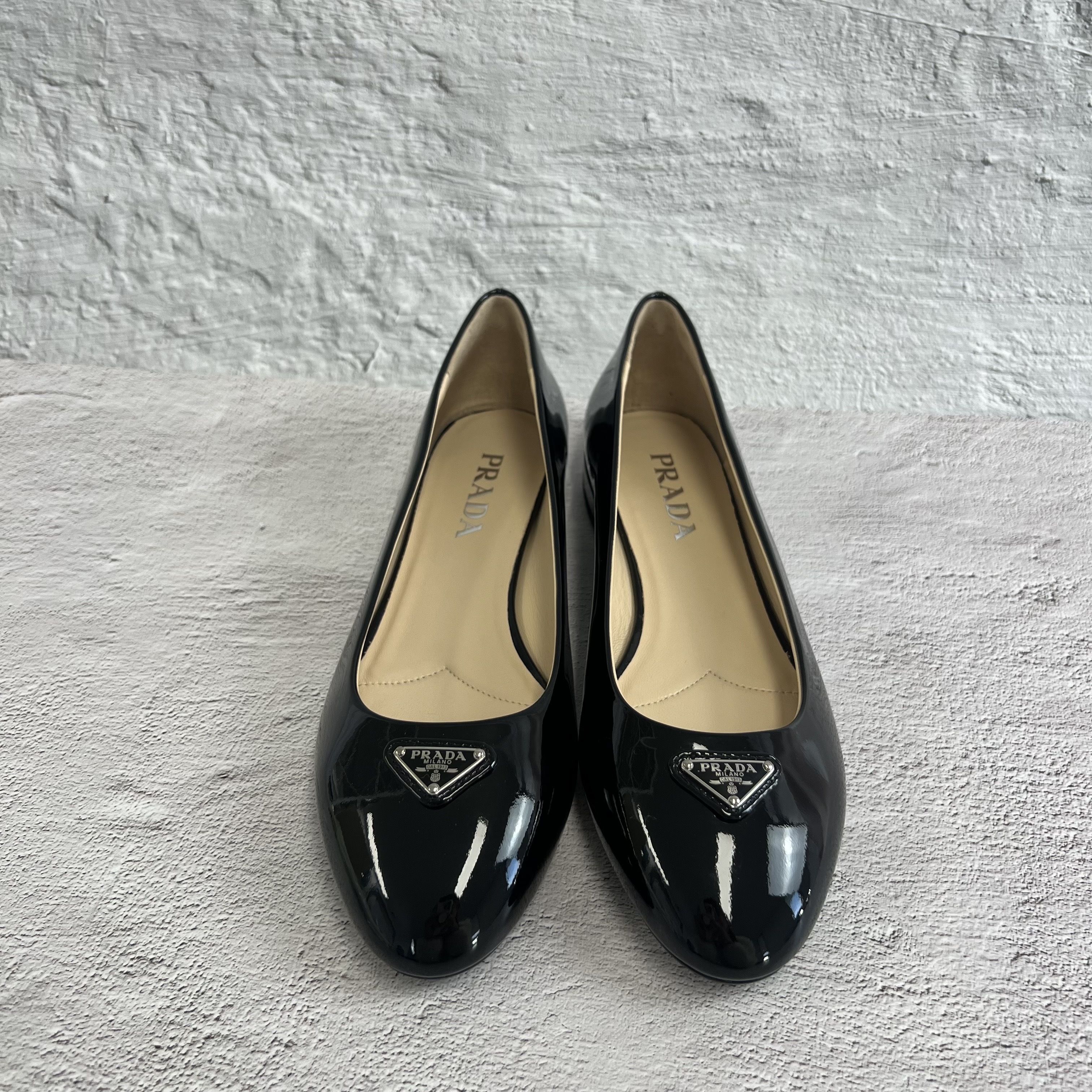 ☆送料・関税込☆PRADA☆Pendant フラットシューズ☆ (PRADA/フラット