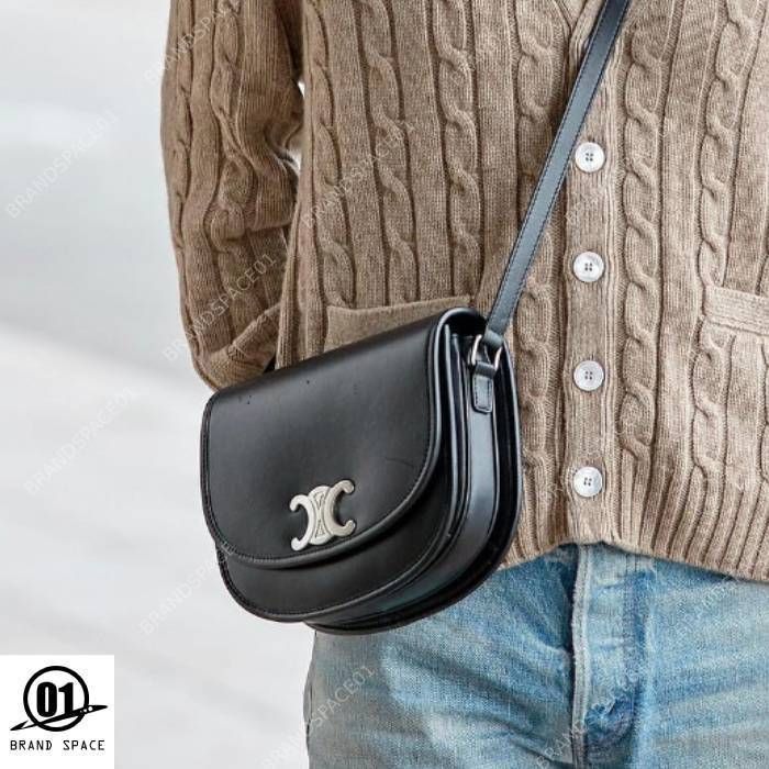 入手困難/BTS愛用【CELINE】トリオンフ ミディアム バッグ (CELINE