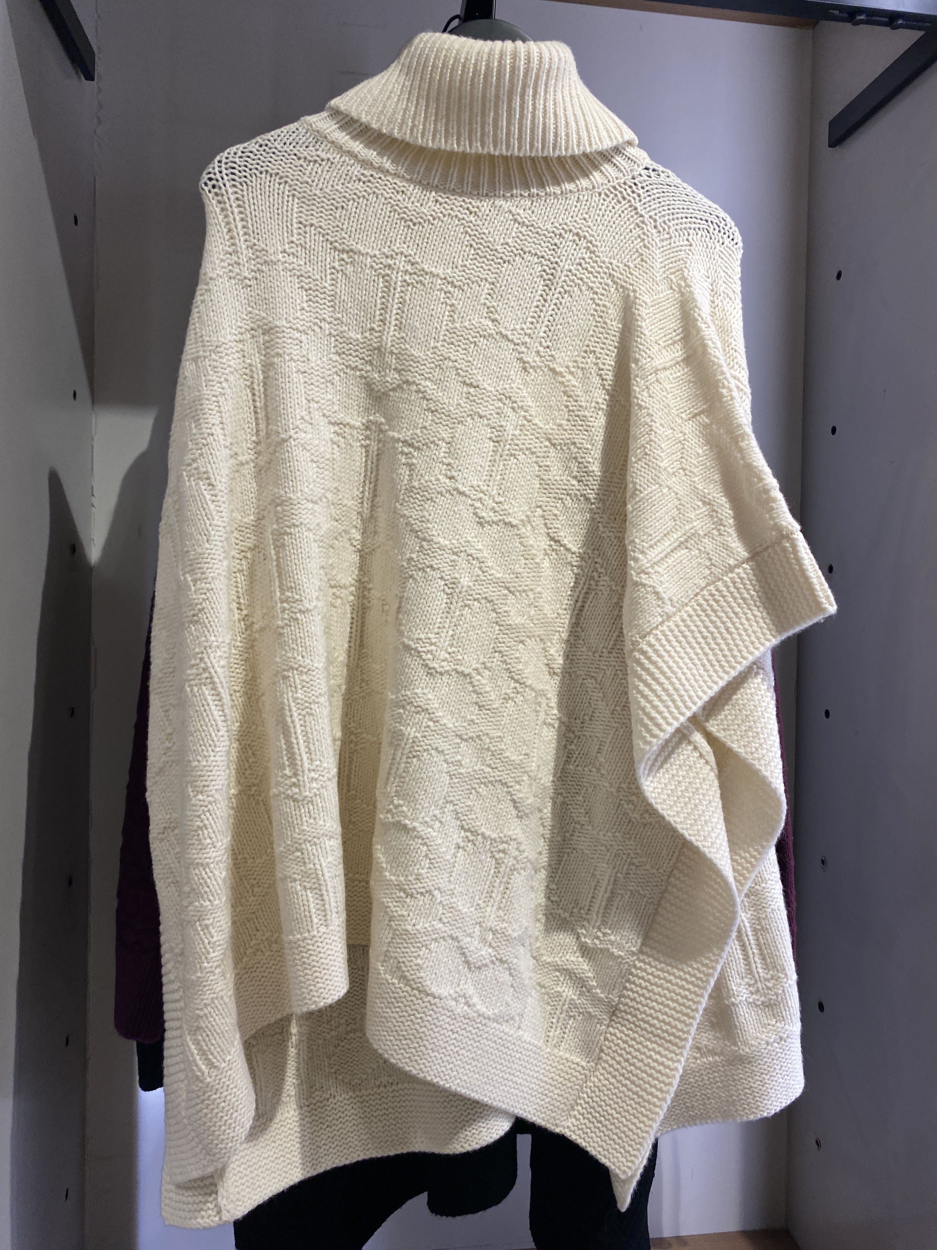 COACHシグネチャーニットポンチョ