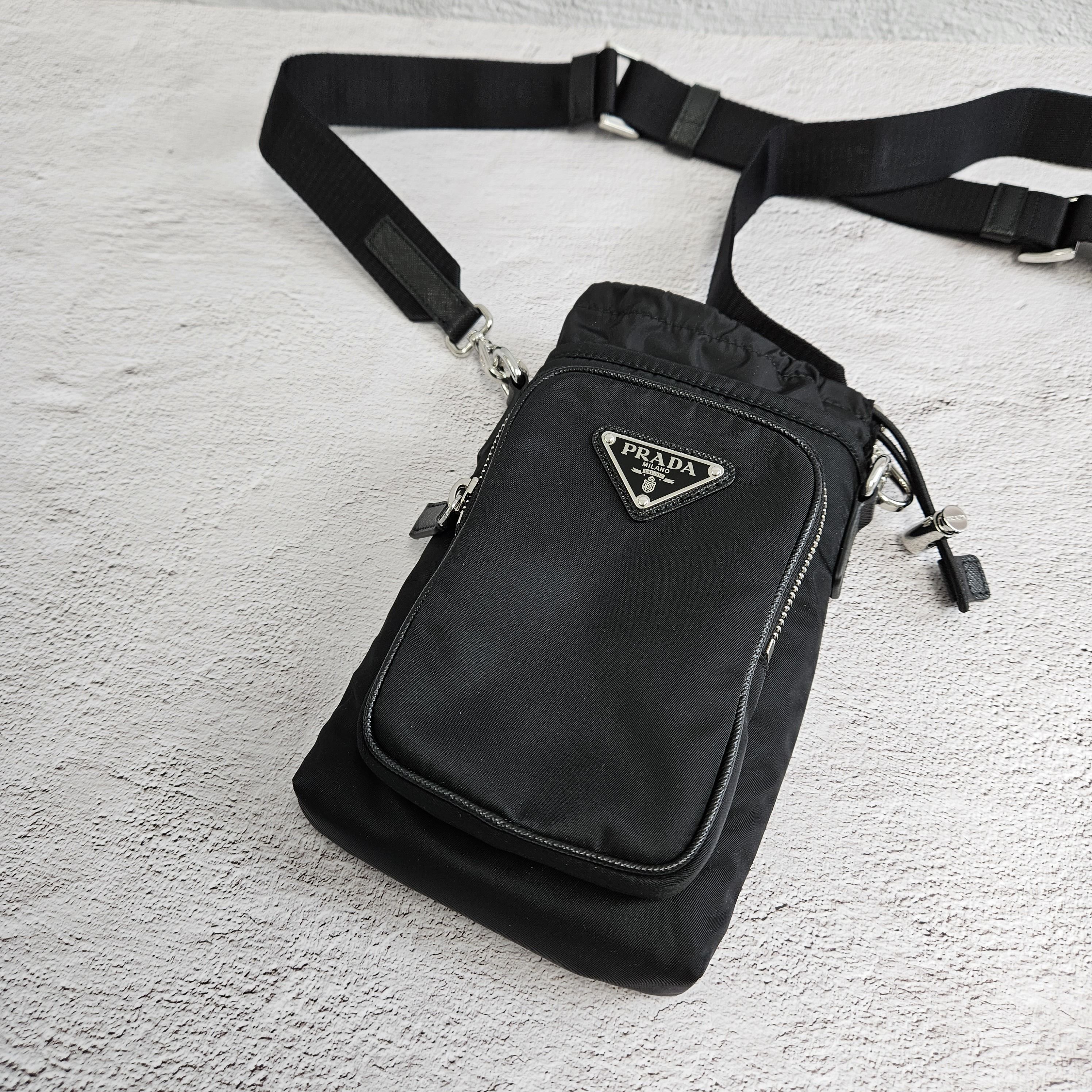 ☆関税込☆PRADA☆Re-Nylon スマホケース ショルダーバッグ☆ (PRADA