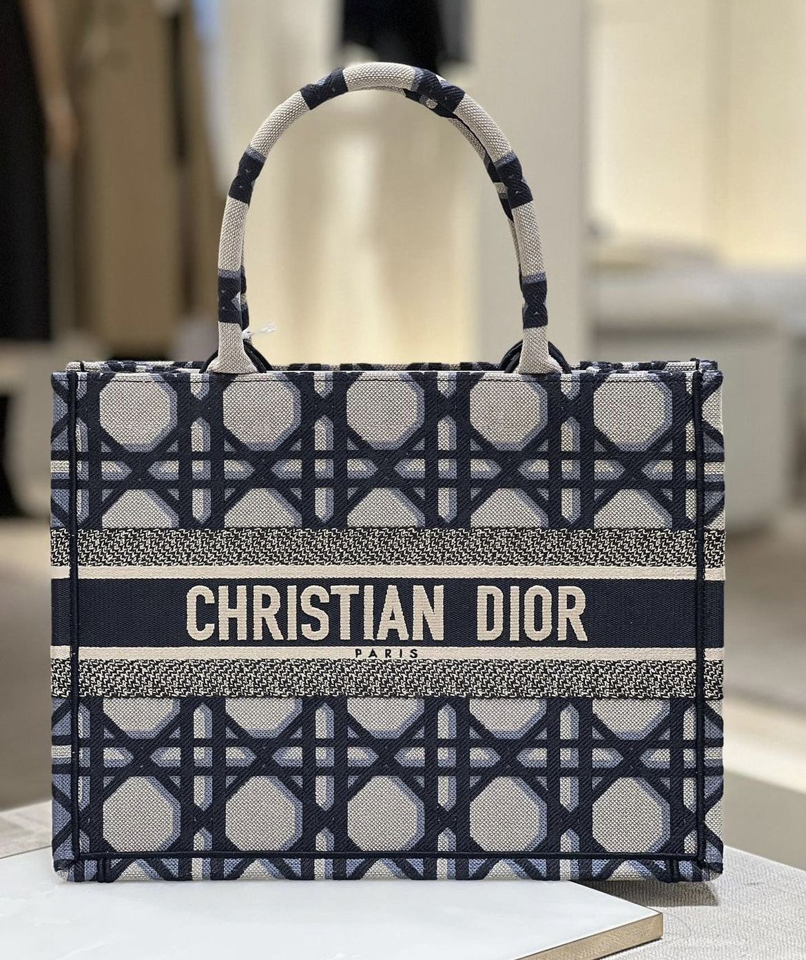 格子柄が魅力的♪】Dior☆DIOR BOOK TOTE バッグ ミディアム (Dior