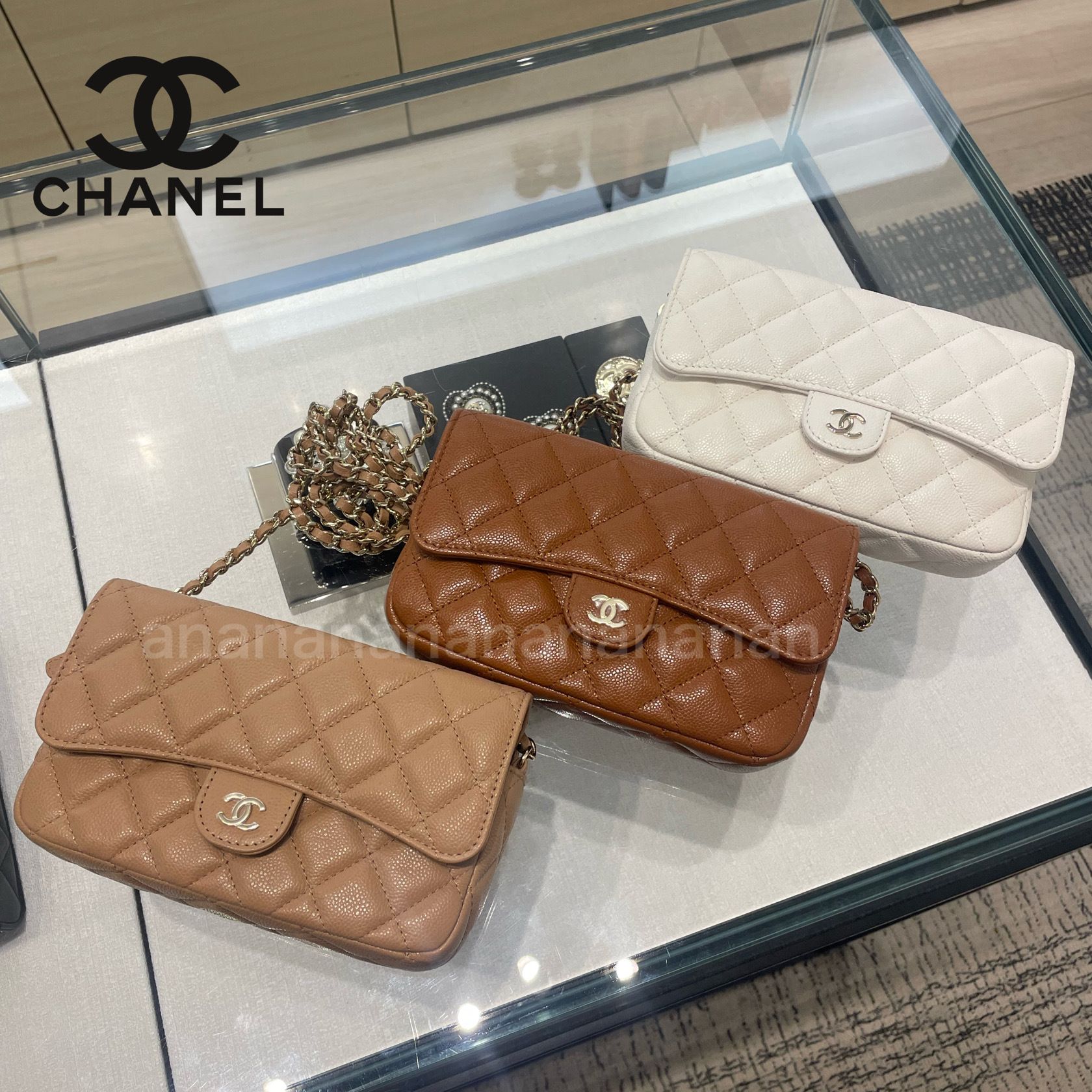 シャネル☆スマホスペース付チェーンウォレット（直営店） (CHANEL