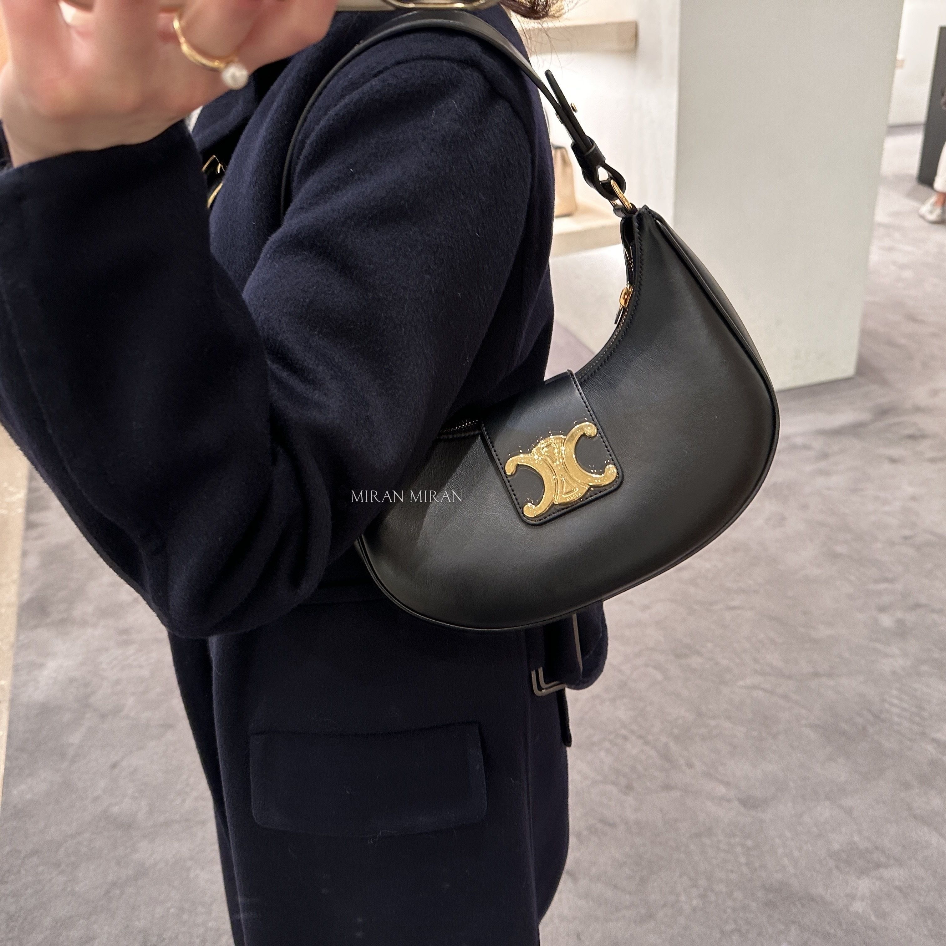 追跡付き【CELINE】ミディアム AVA（アヴァ） トリオンフバッグ