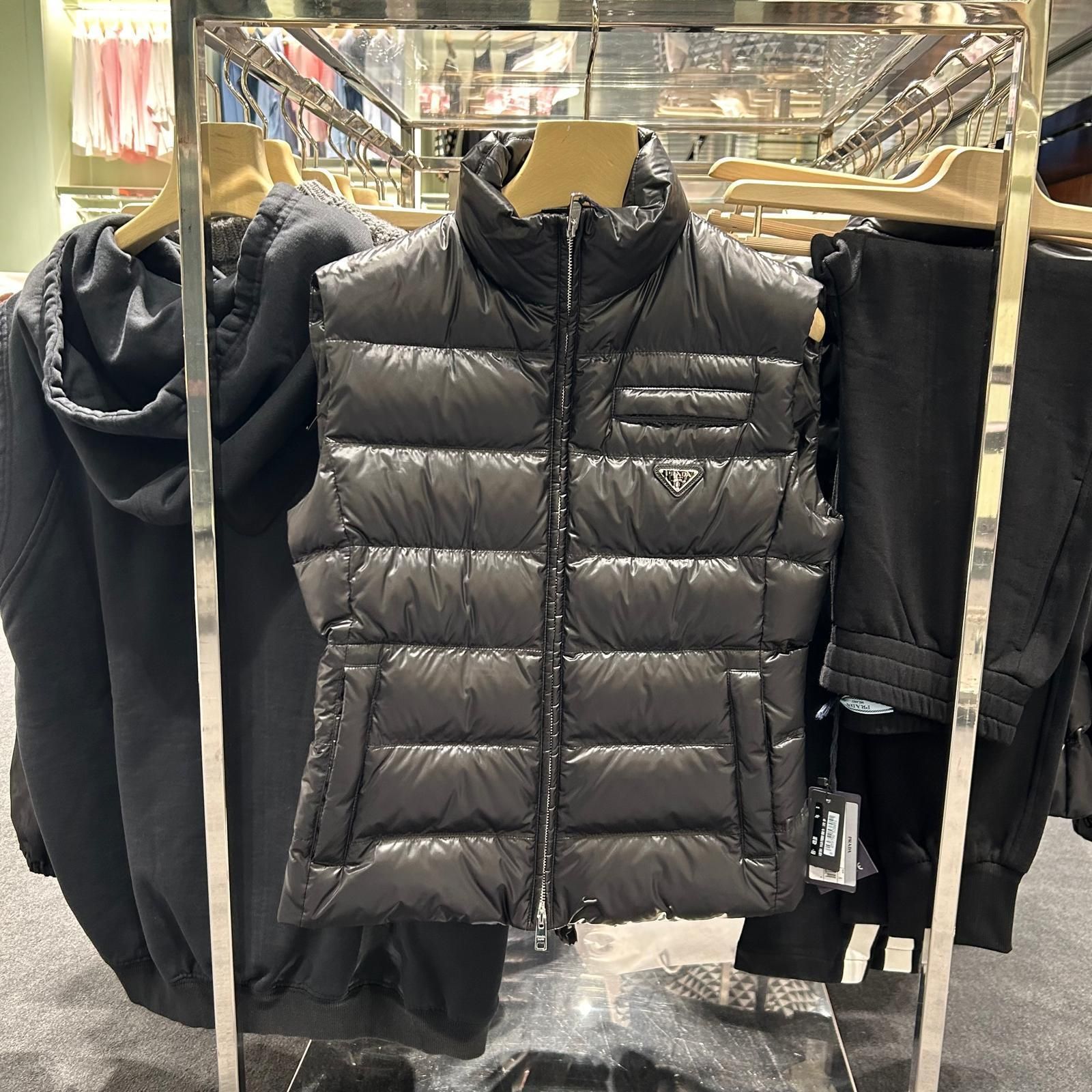 ☆プラダ☆ダウンベスト(290546) (PRADA/ダウンベスト) 100343556【BUYMA】