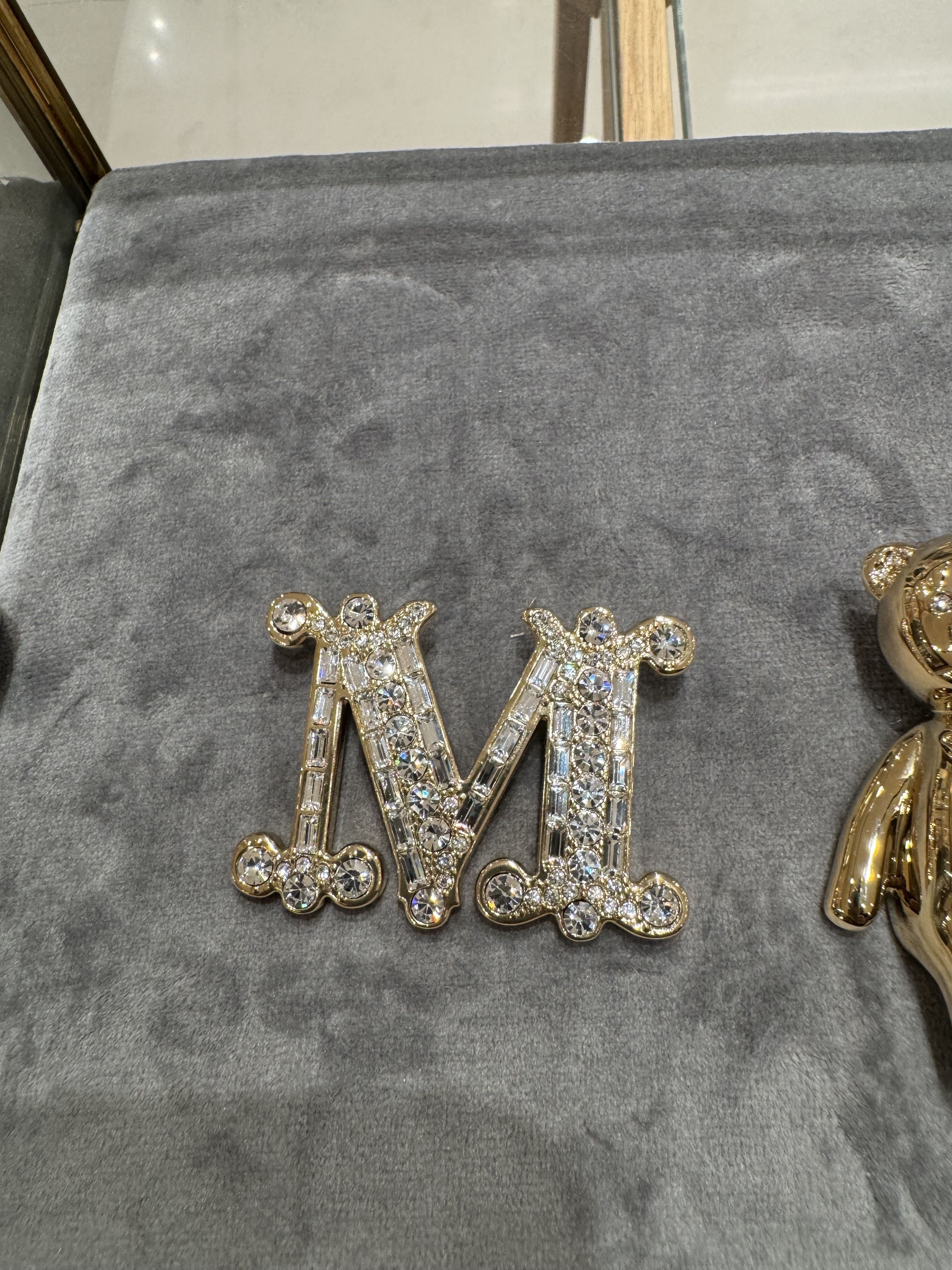 MaxMara【入手困難】MaxMaraGram☆クリスタル ブローチ☆全色 (Max