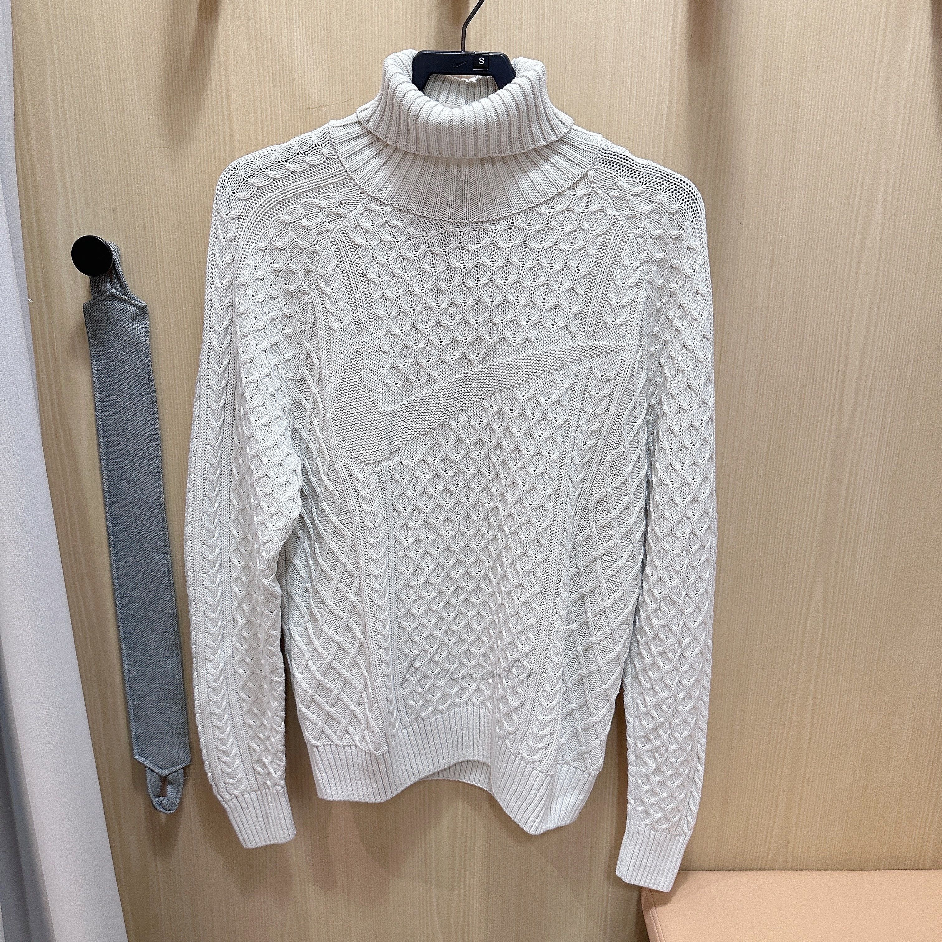 ☆ナイキ☆NIKE ケーブルニット タートルネック 新品未使用 (Nike