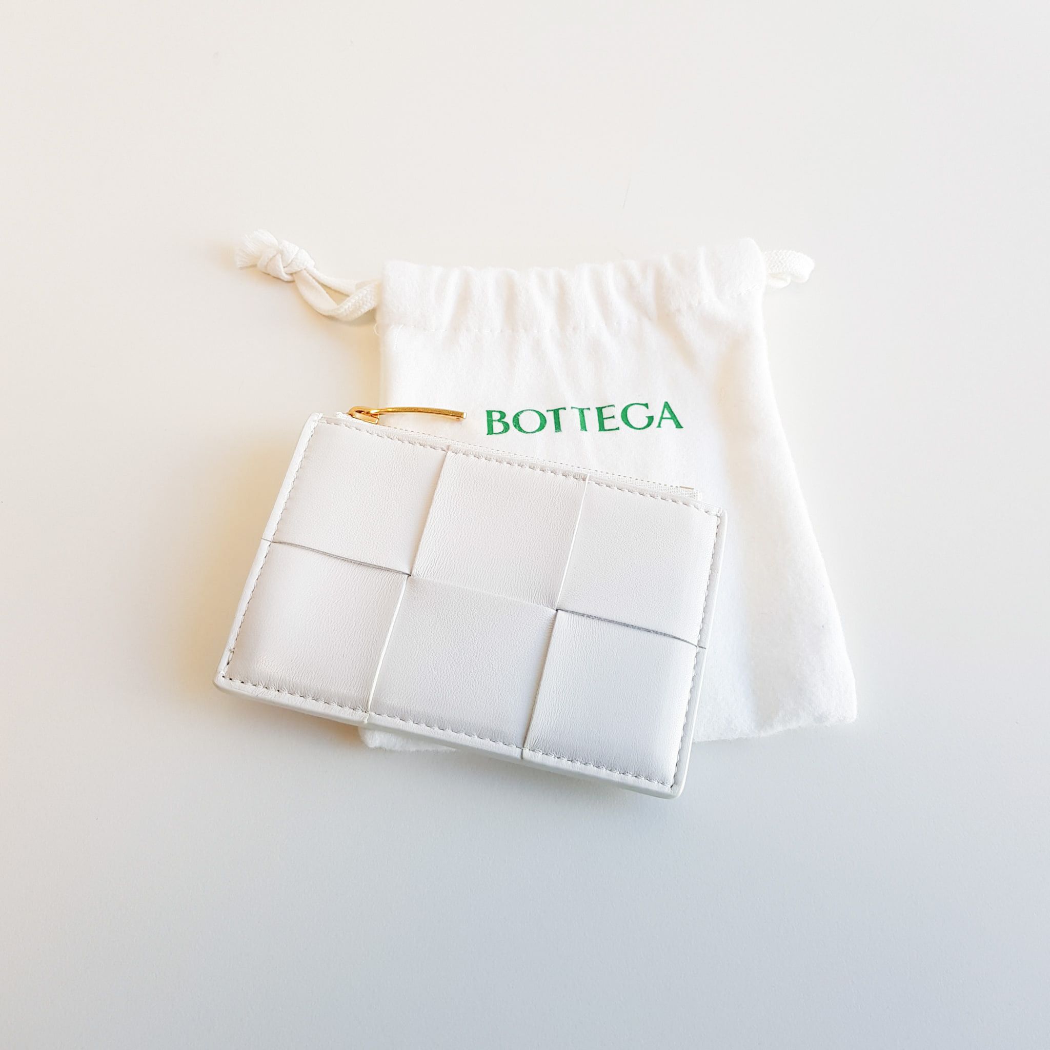 即発】☆BOTTEGA VENETA☆ファスナー付きカードケース CHALK (BOTTEGA