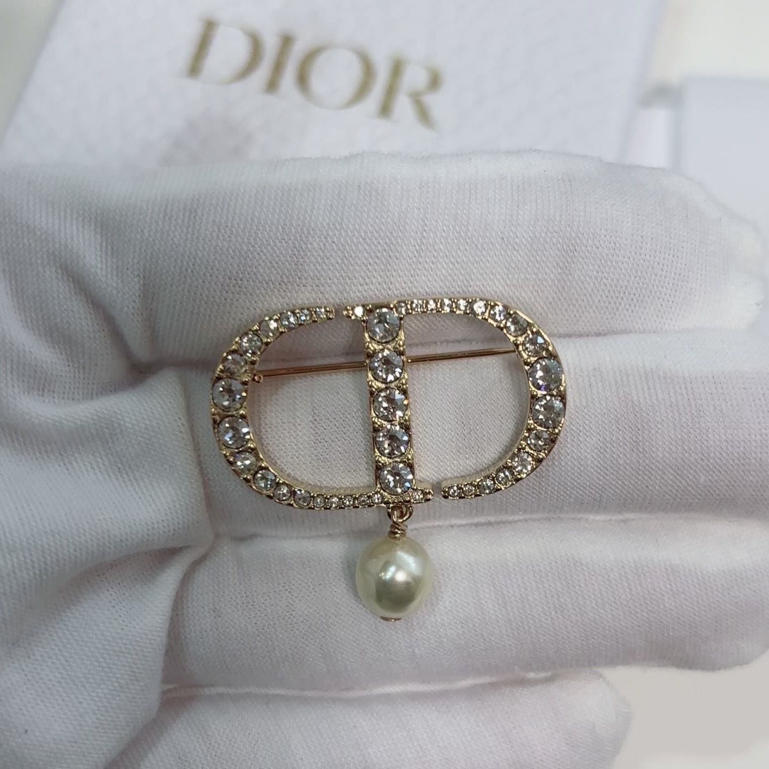 国内すぐ【Dior】ディオールブローチ パール付き (Dior/ブローチ