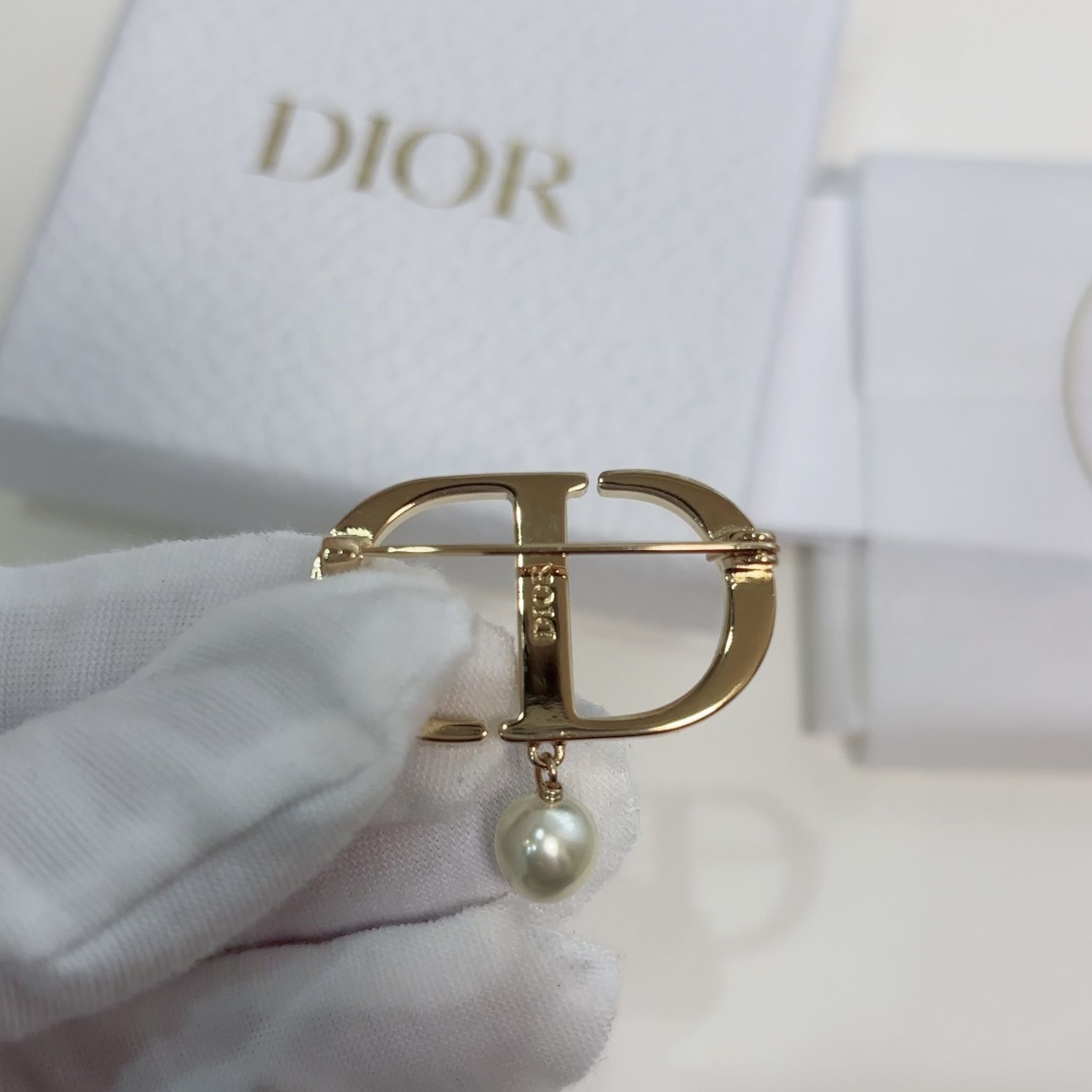 国内すぐ【Dior】ディオールブローチ パール付き (Dior/ブローチ