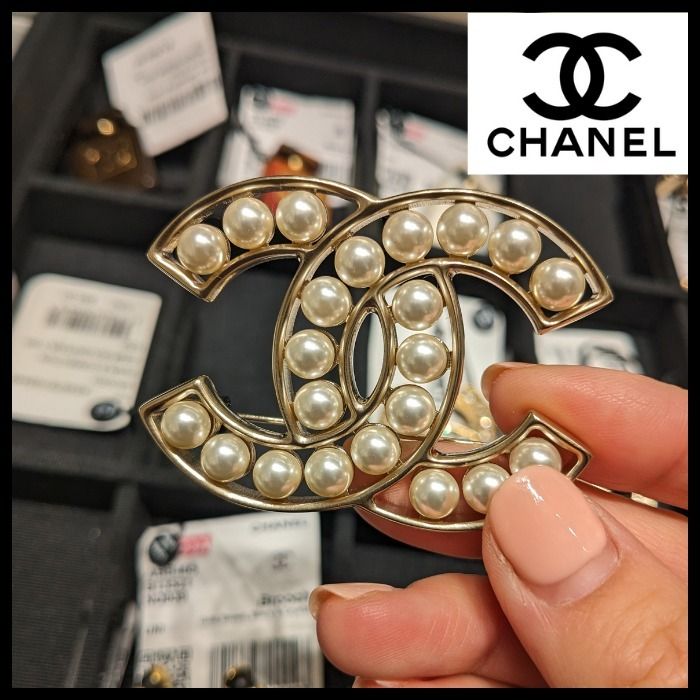 大人気【CHANEL】シャネル パール ブローチ〈直営店〉 (CHANEL