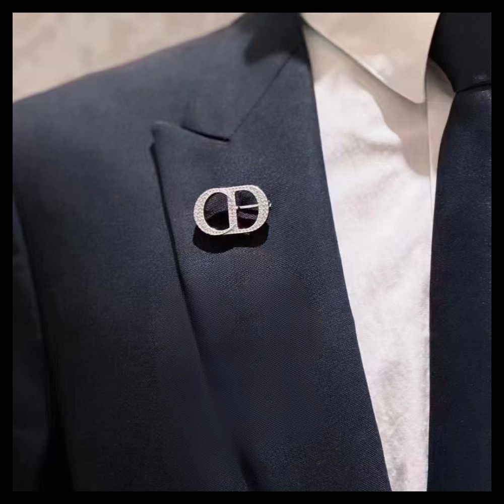 スタイリッシュに輝く♪】DIOR☆CD ICON ブローチ (Dior/アクセサリー