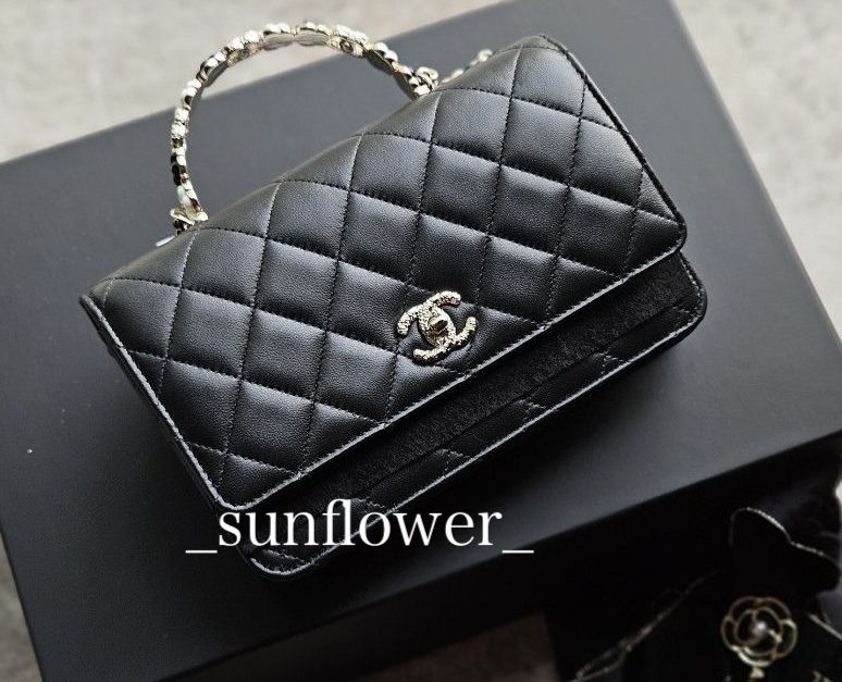 シャネル 23K 花柄 ハンドル付きチェーンウォレット ブラック (CHANEL