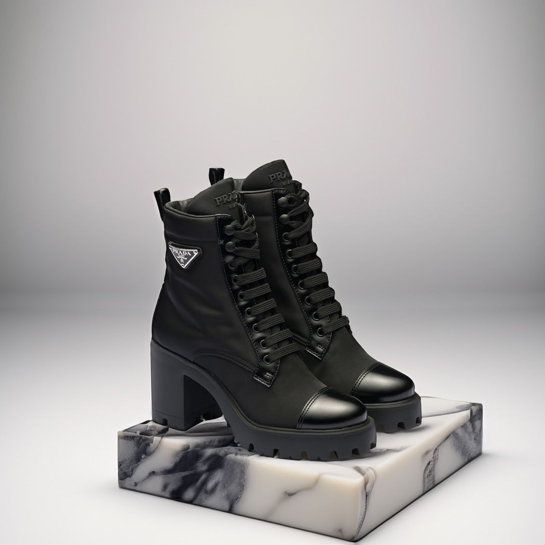 新作*PRADA*ロゴ入レザー&ナイロンミドルブーツ 8.5cmヒール (PRADA