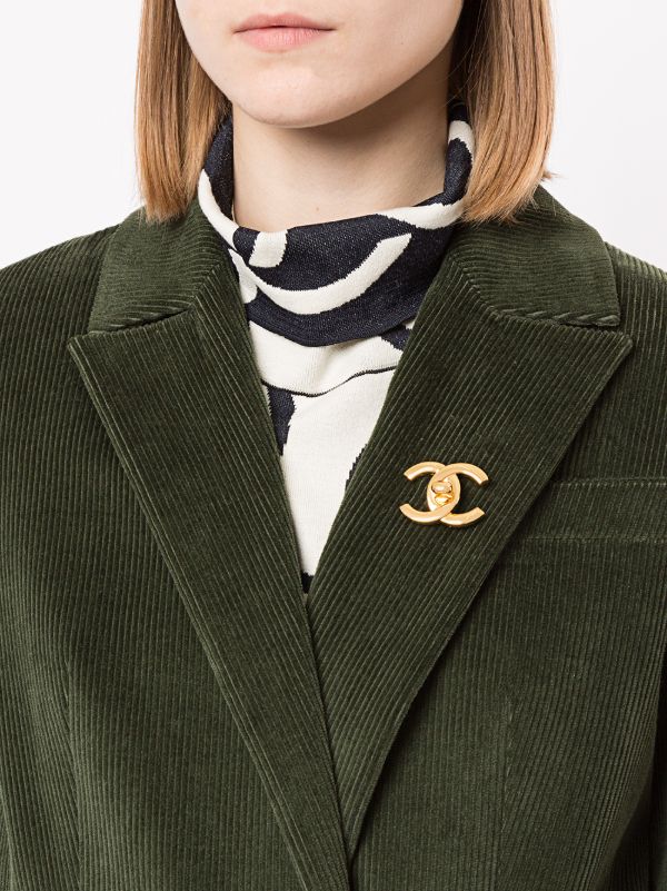 Chanel Pre-Owned ターンロックロゴ ブローチ 通販 - FARFETCH